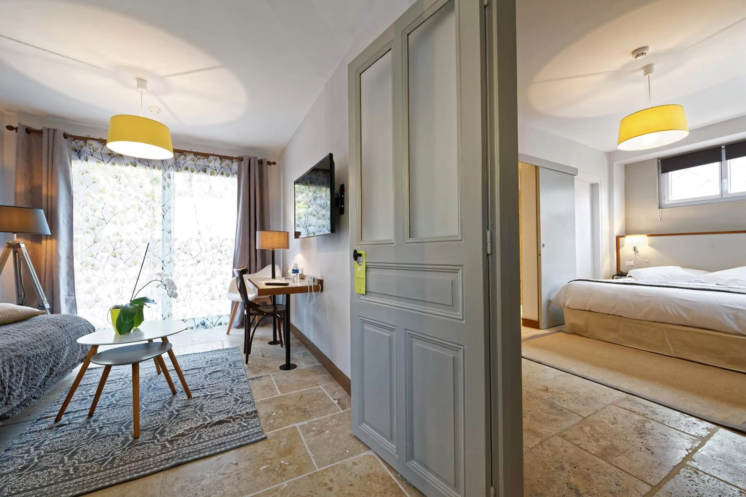 Photo of the whole room in Pied à Terre Autun