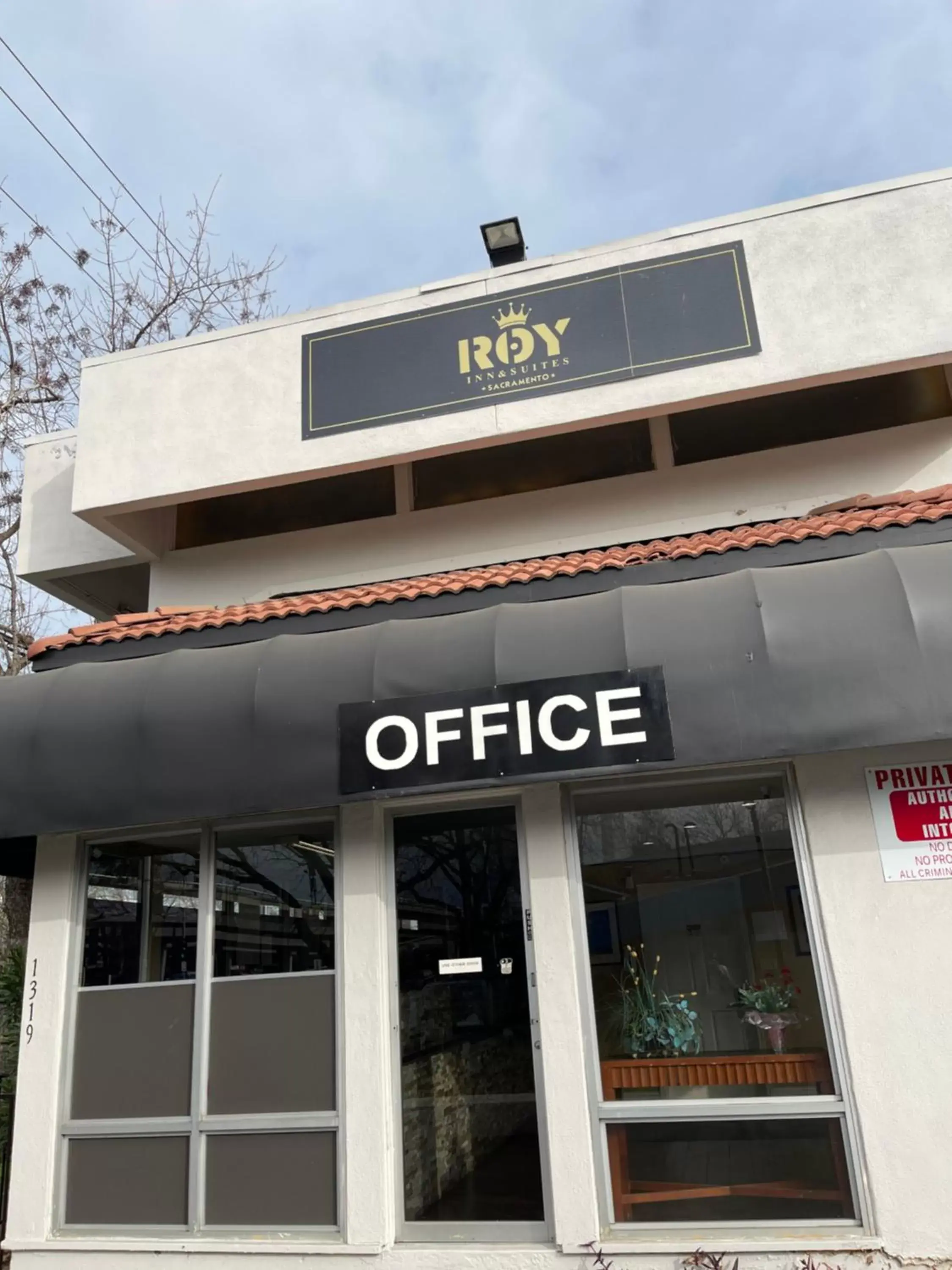 Property Building in Roy Inn & Suites -Sacramento Midtown