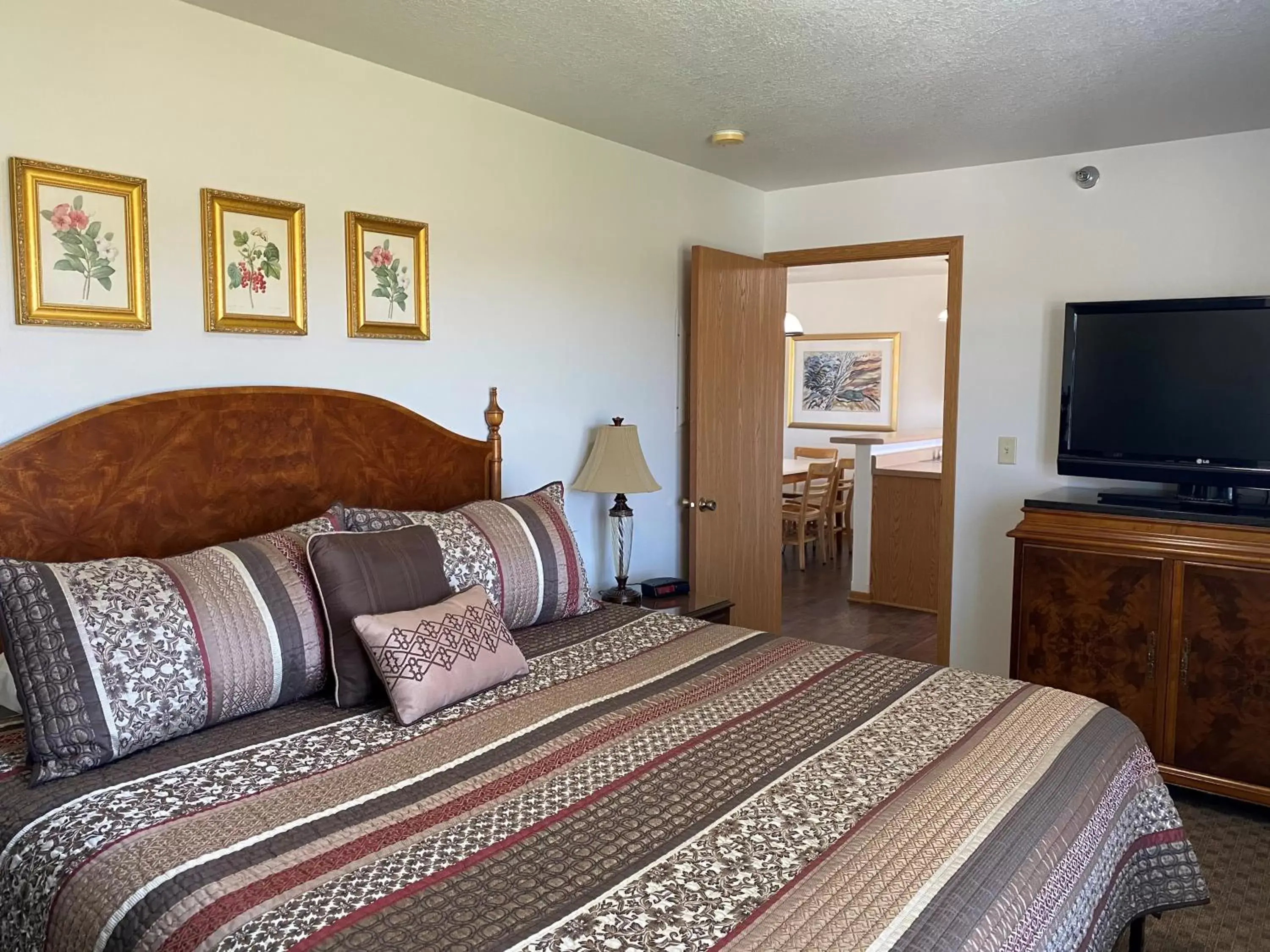 Bedroom, Bed in Nauvoo Vacation Condos and Villas