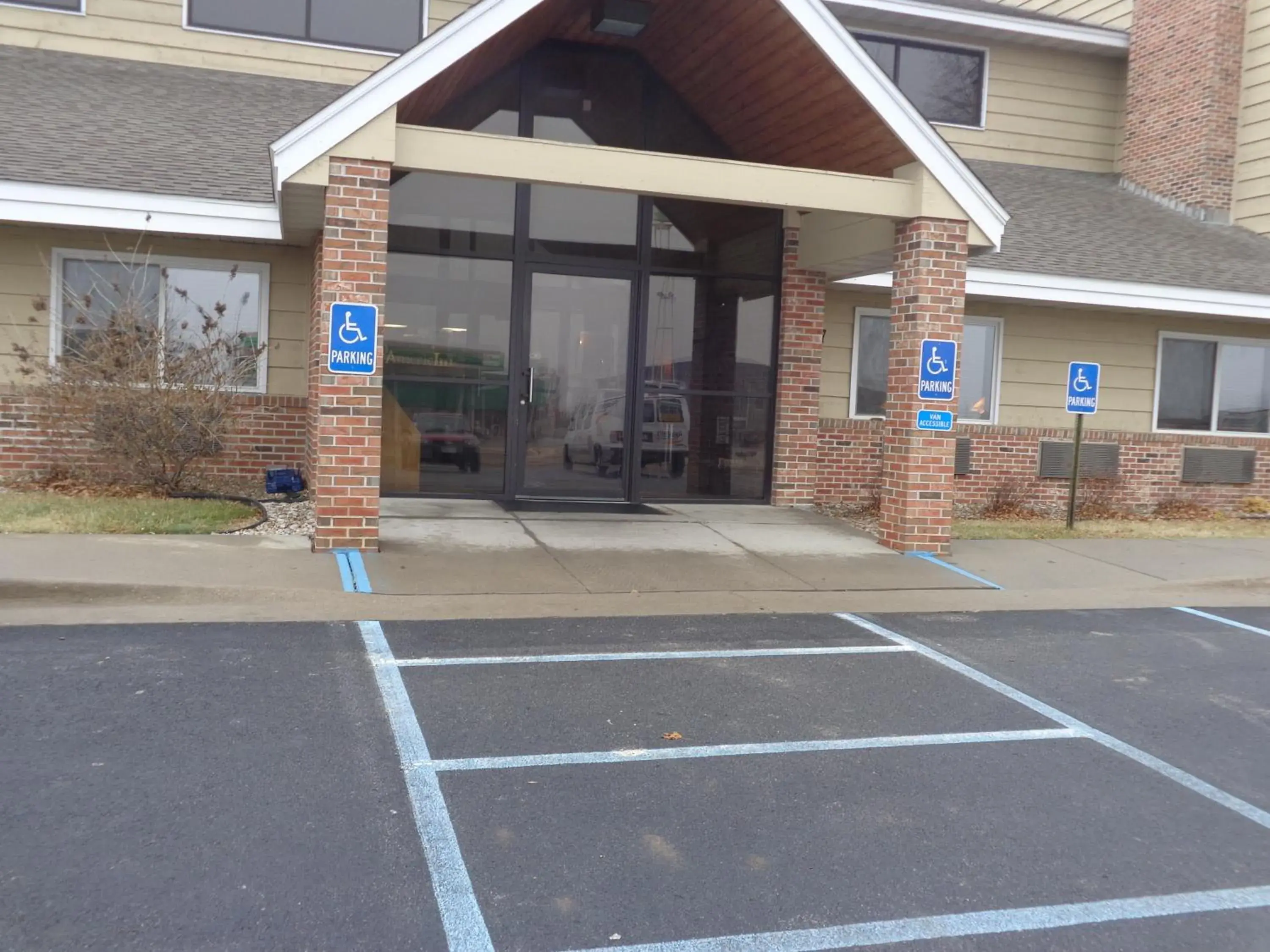 Facade/entrance in AmericInn by Wyndham Coralville