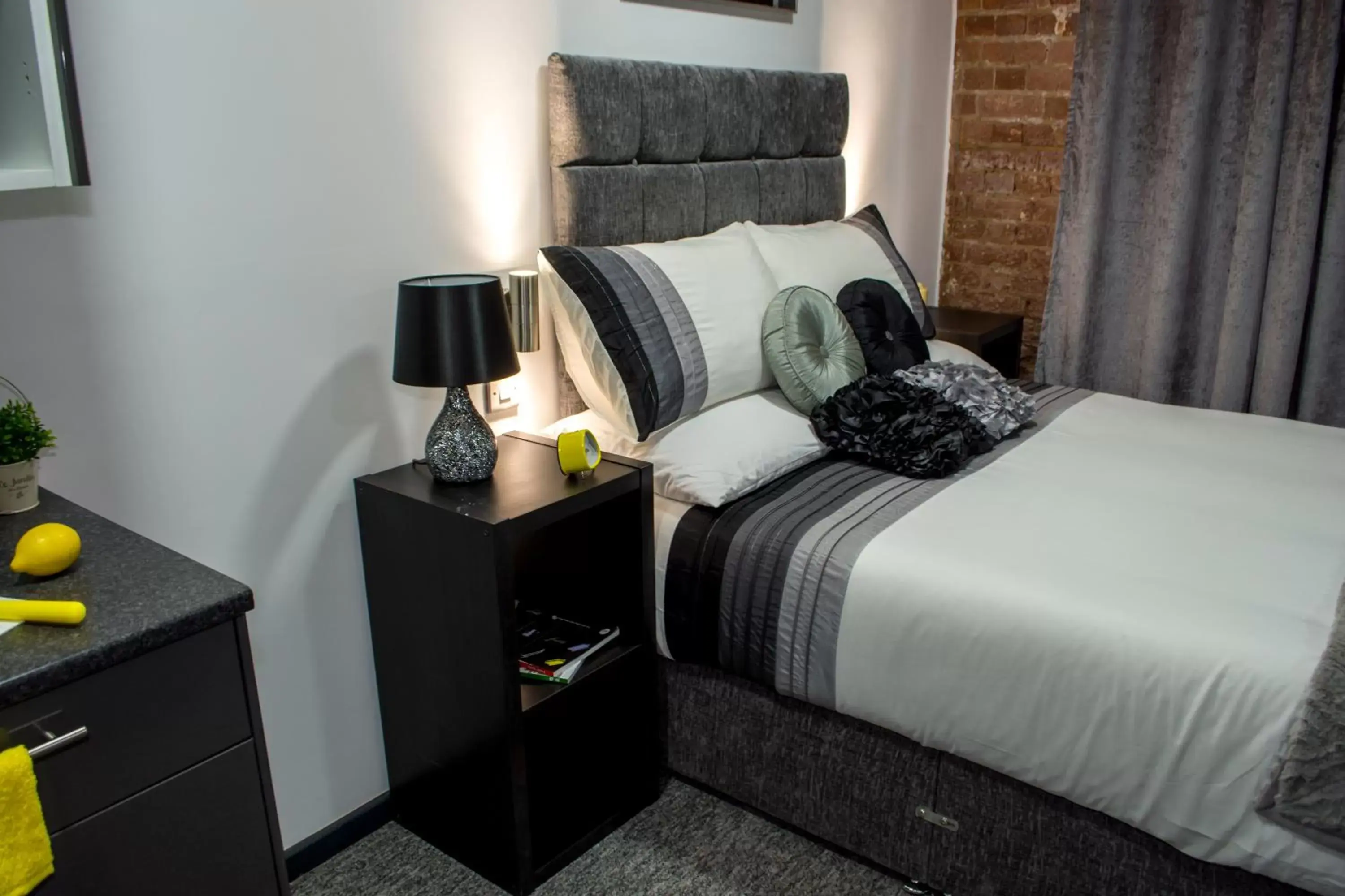 Bed in Trivelles Regency, Nottingham Bed in Trivelles Regency, Nottingham