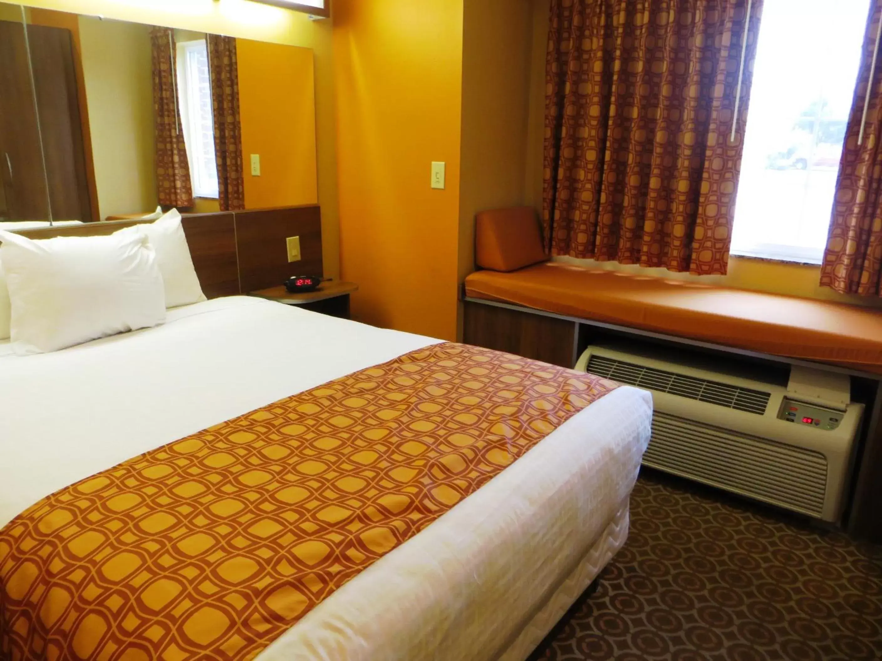 Deluxe Queen Room - Non-Smoking in Microtel by Wyndham South Bend Notre Dame University