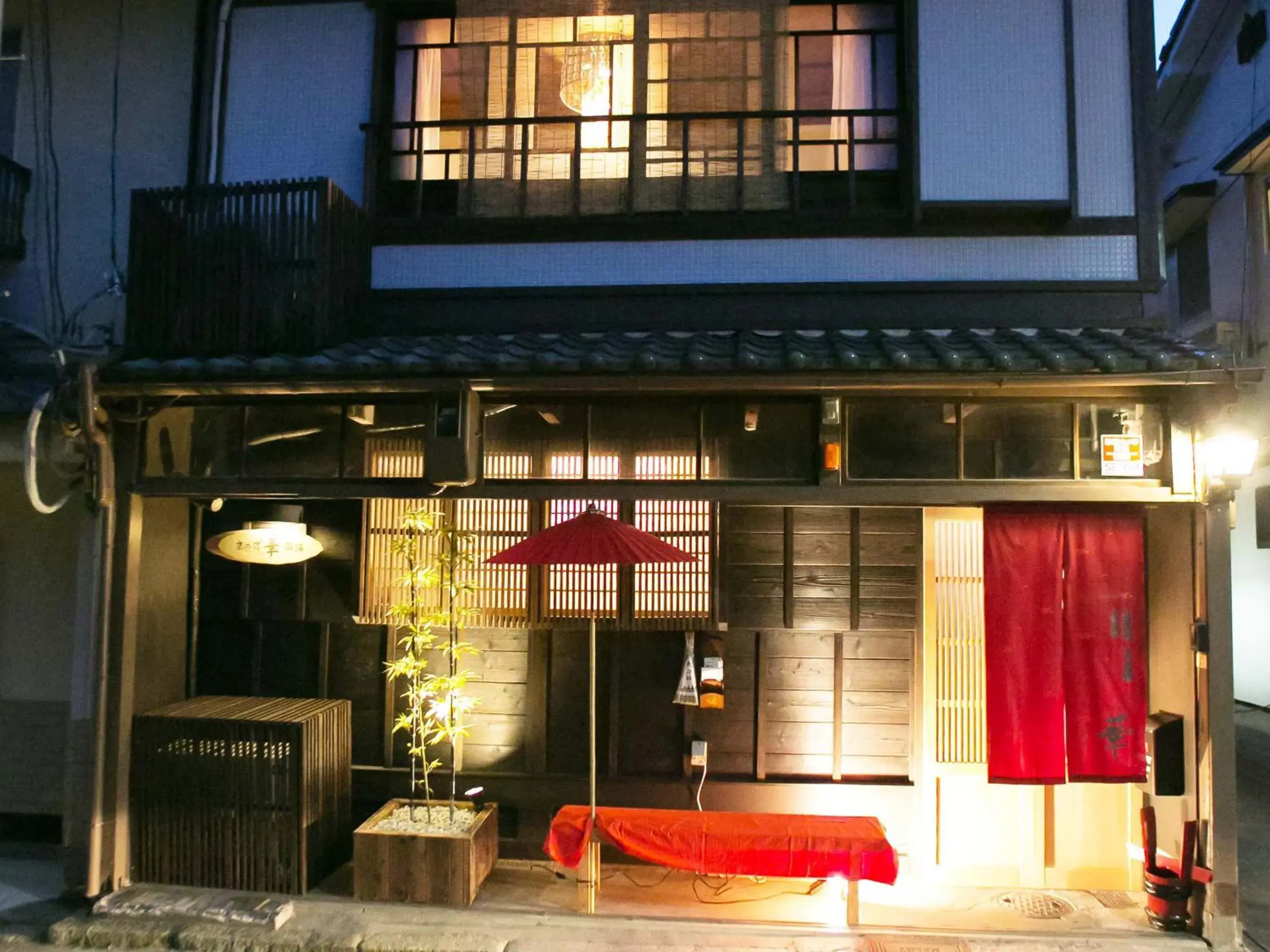 Property building in Guesthouse HANA Nishijin Property building in Guesthouse HANA Nishijin
