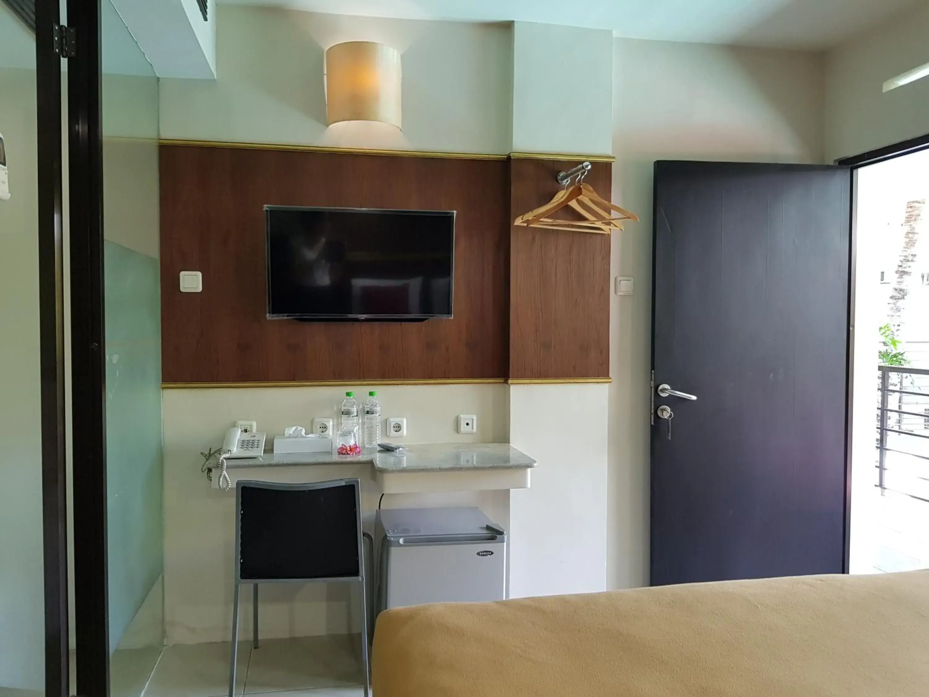 Bedroom, TV/Entertainment Center in Sanur Agung Hotel