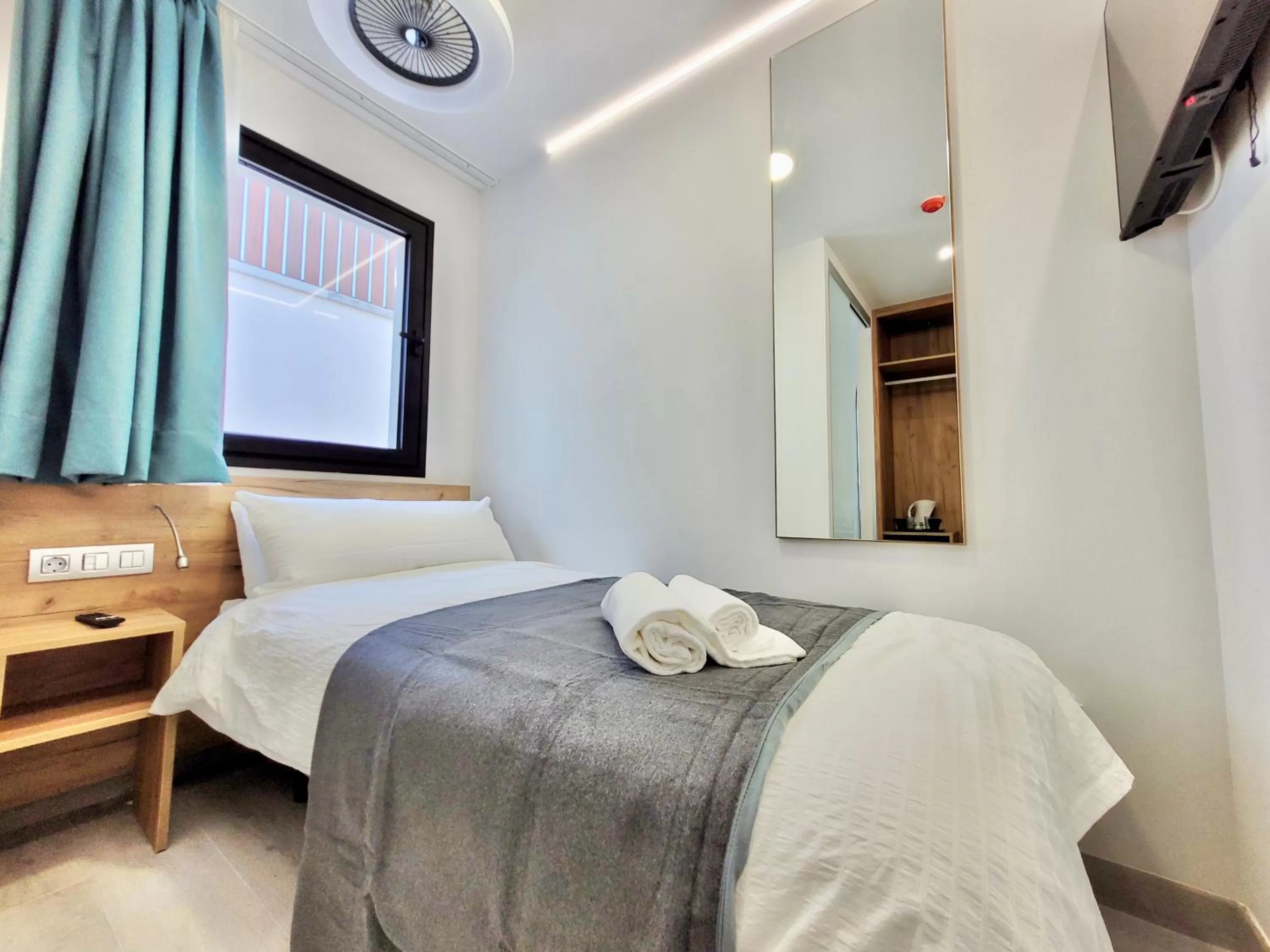 Restaurant/places to eat, Bed in Puerto Azul