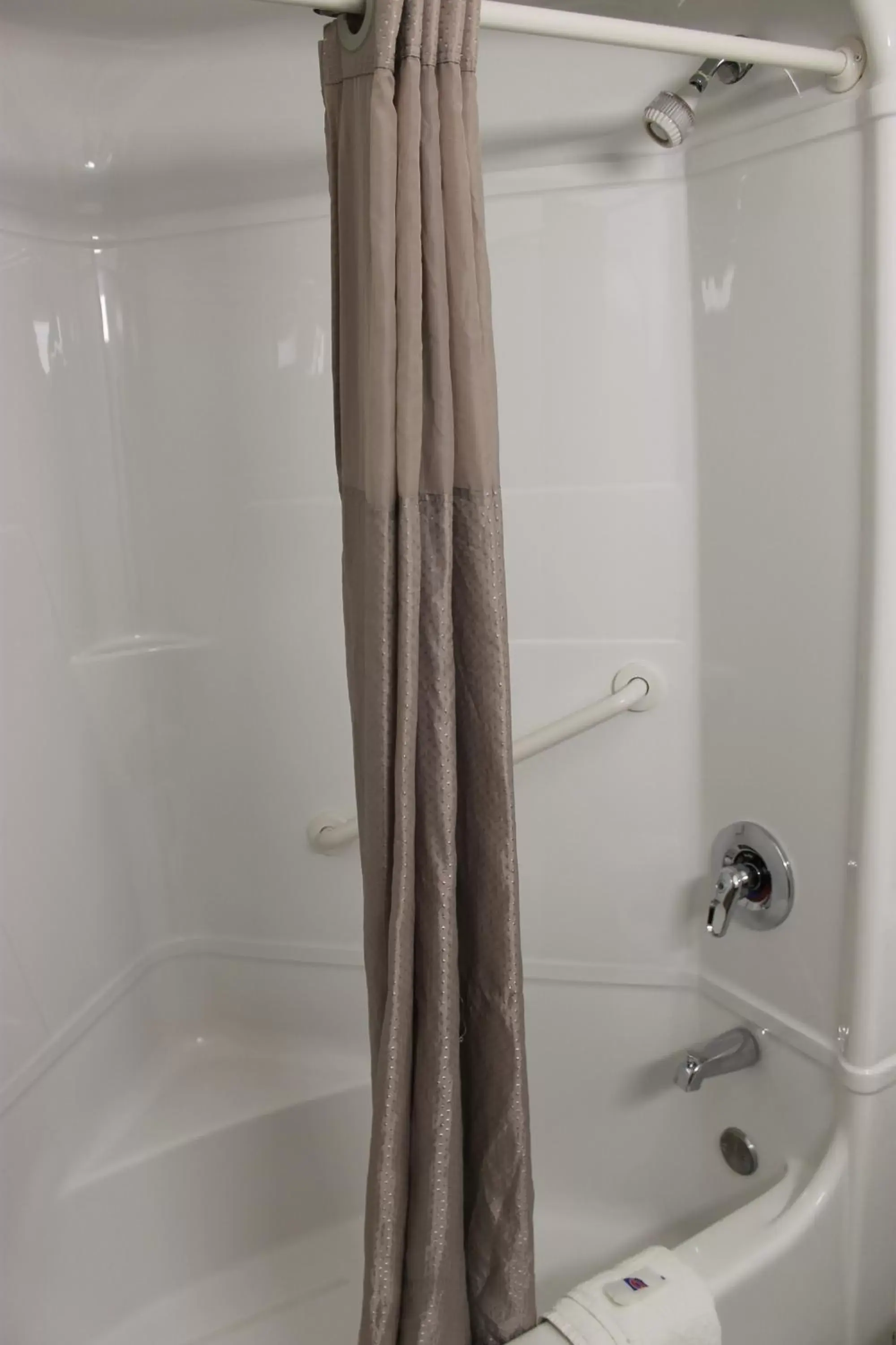 Bath, Bathroom in Motel 6-Terrell, TX