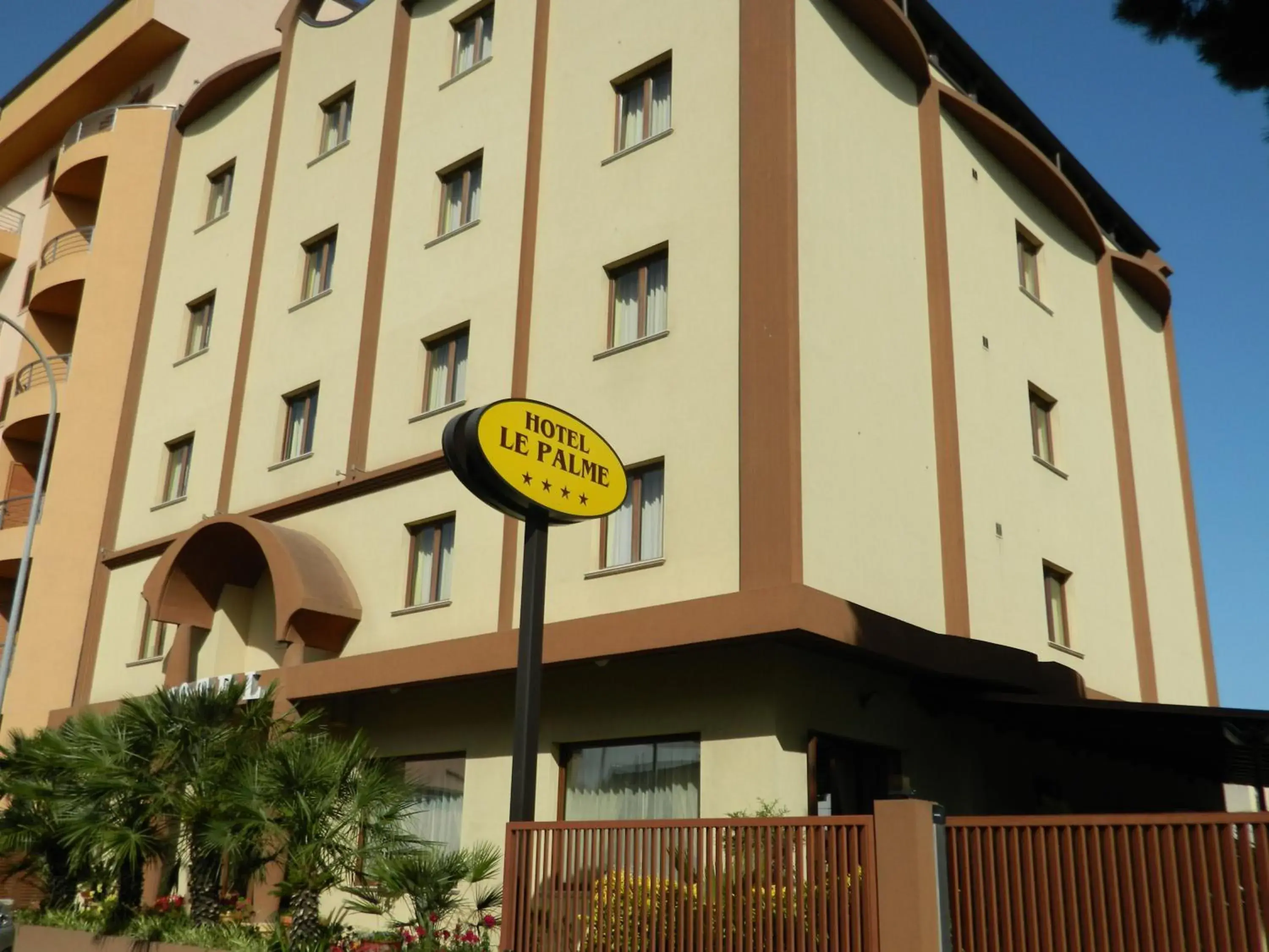 Property Building in Hotel Le Palme