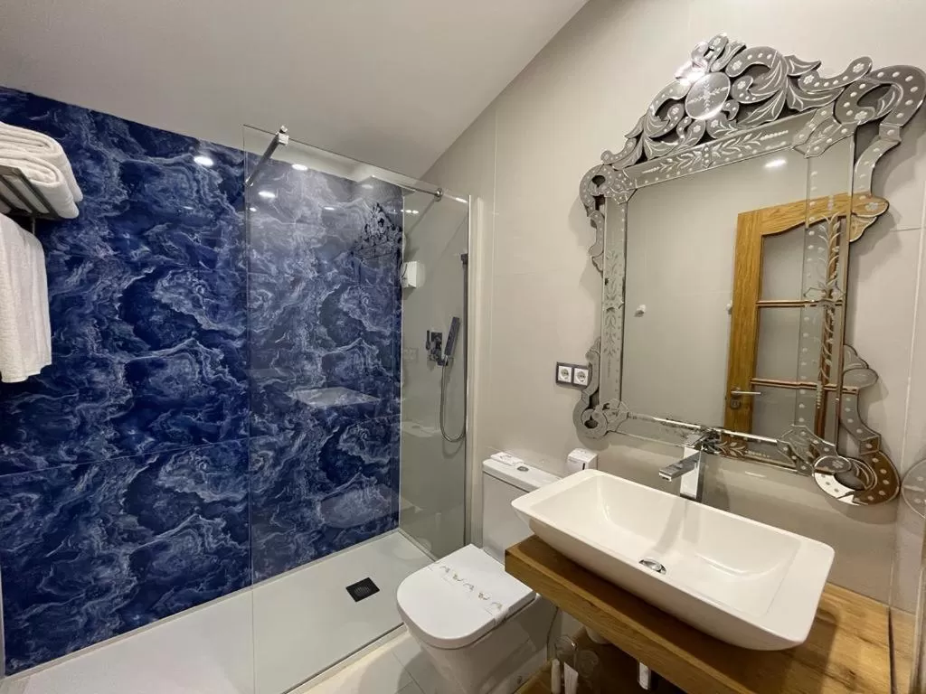 Bathroom in Hotel Royal Suite Santander