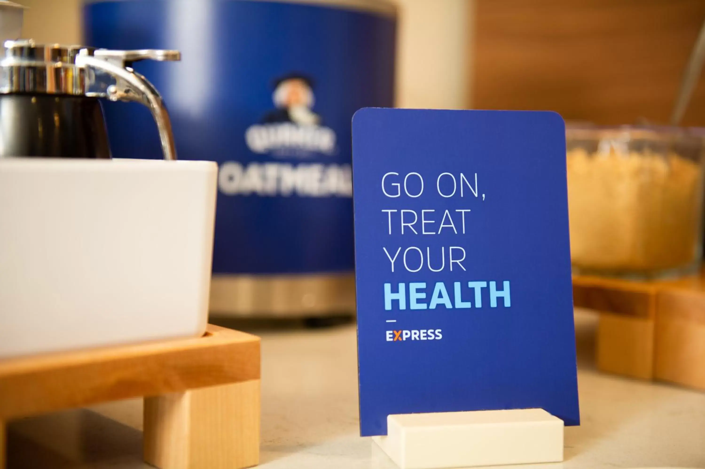 Breakfast in Holiday Inn Express & Suites Hayward by IHG Breakfast in Holiday Inn Express & Suites Hayward by IHG