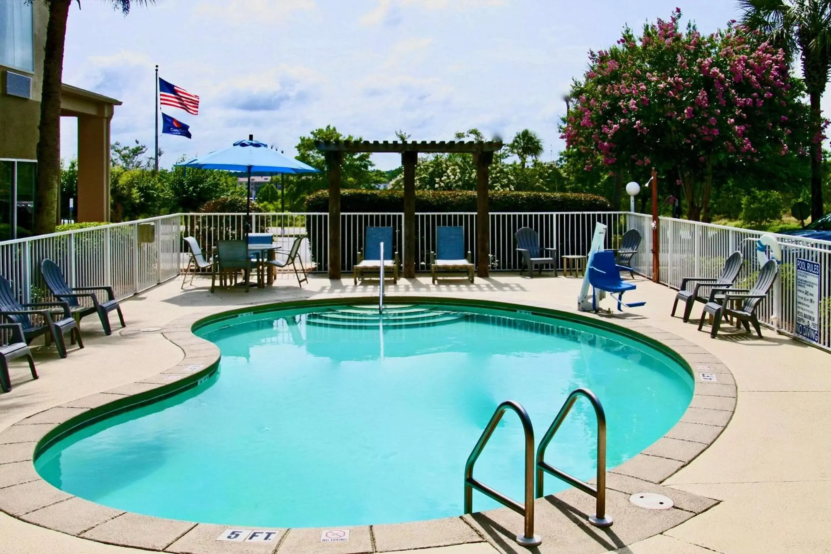 Swimming Pool in Comfort Inn & Suites Crestview
