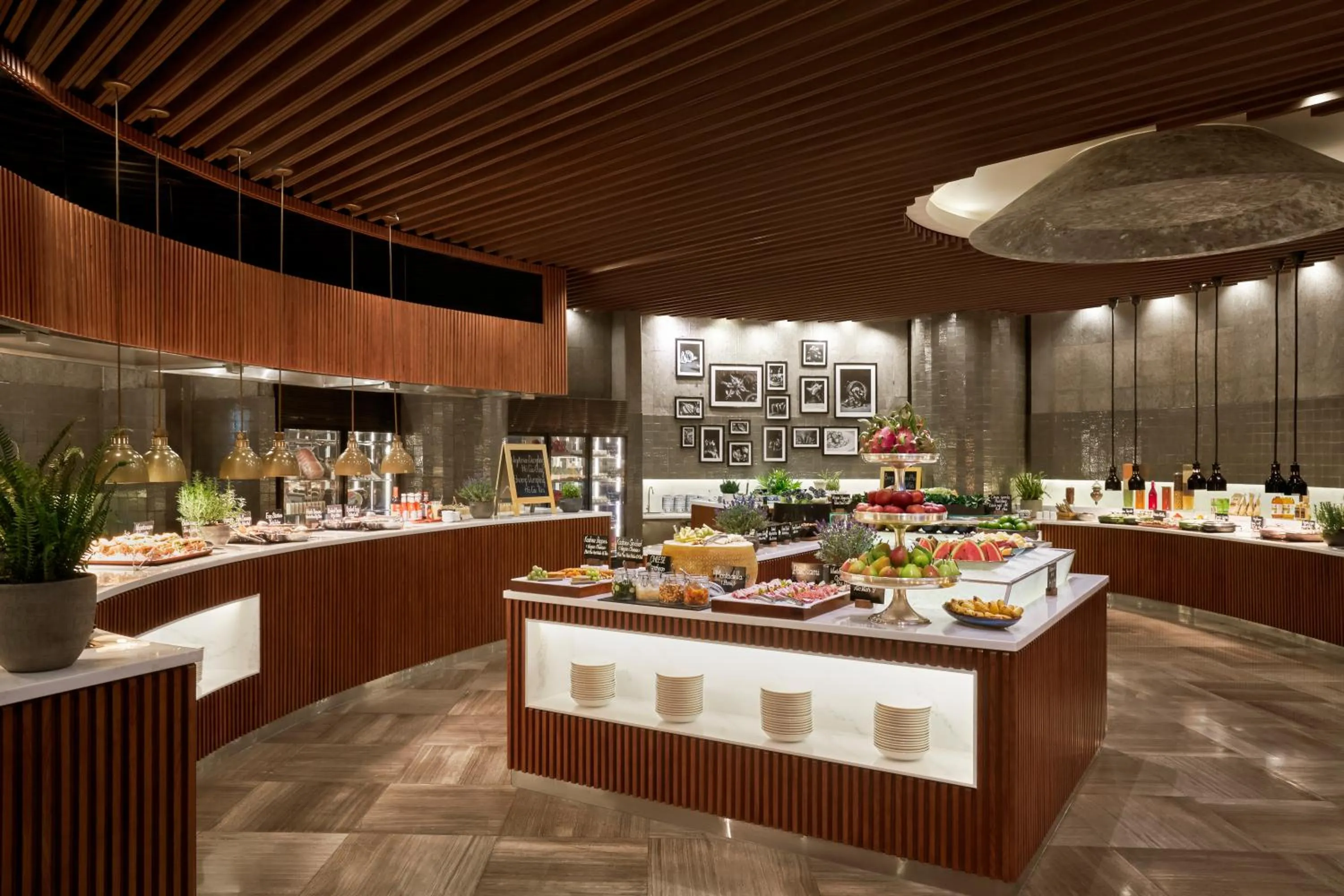 Restaurant/places to eat in New World Saigon Hotel