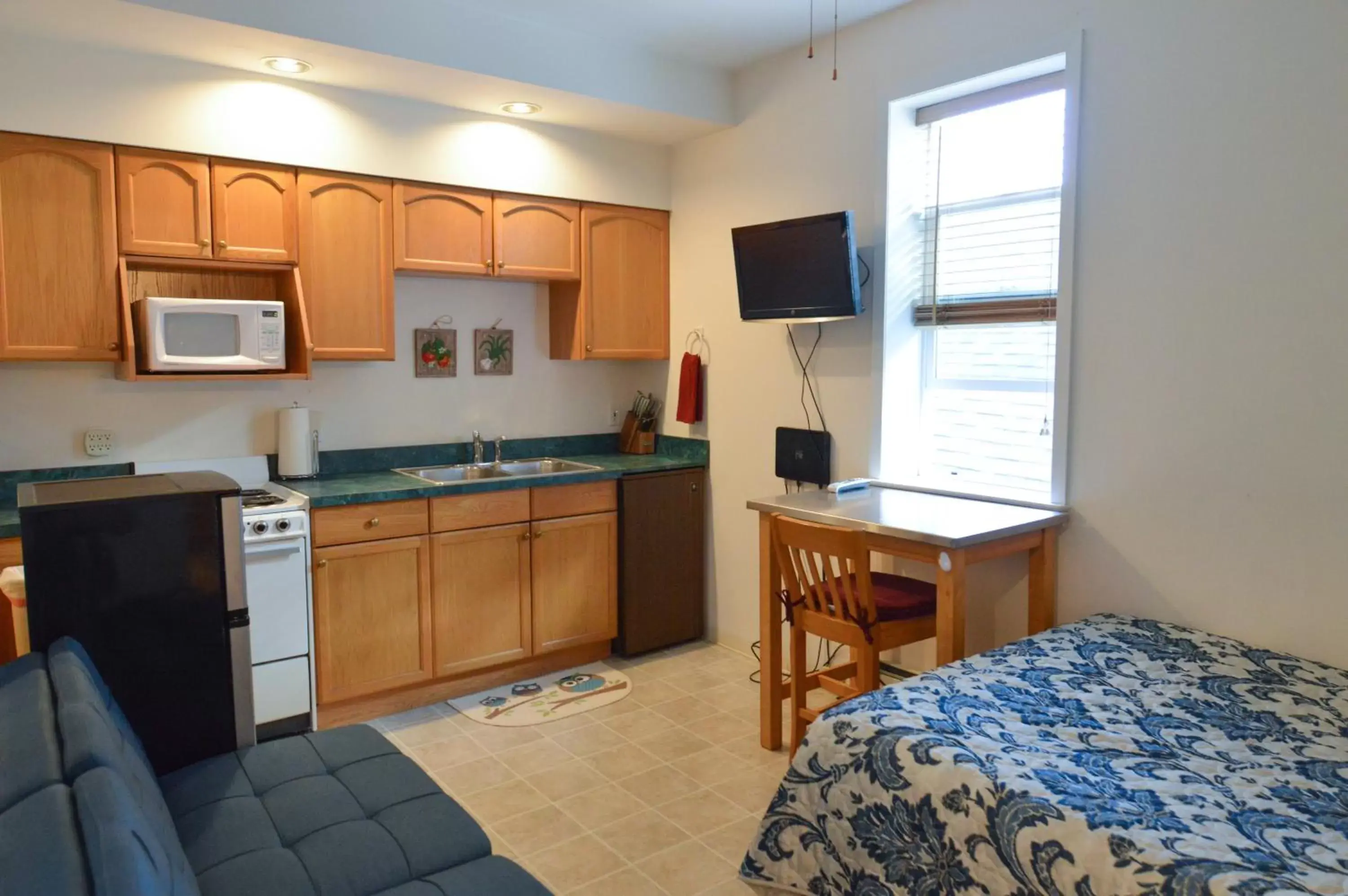 Kitchen/Kitchenette in Brown & Hawkins Historical Apartments