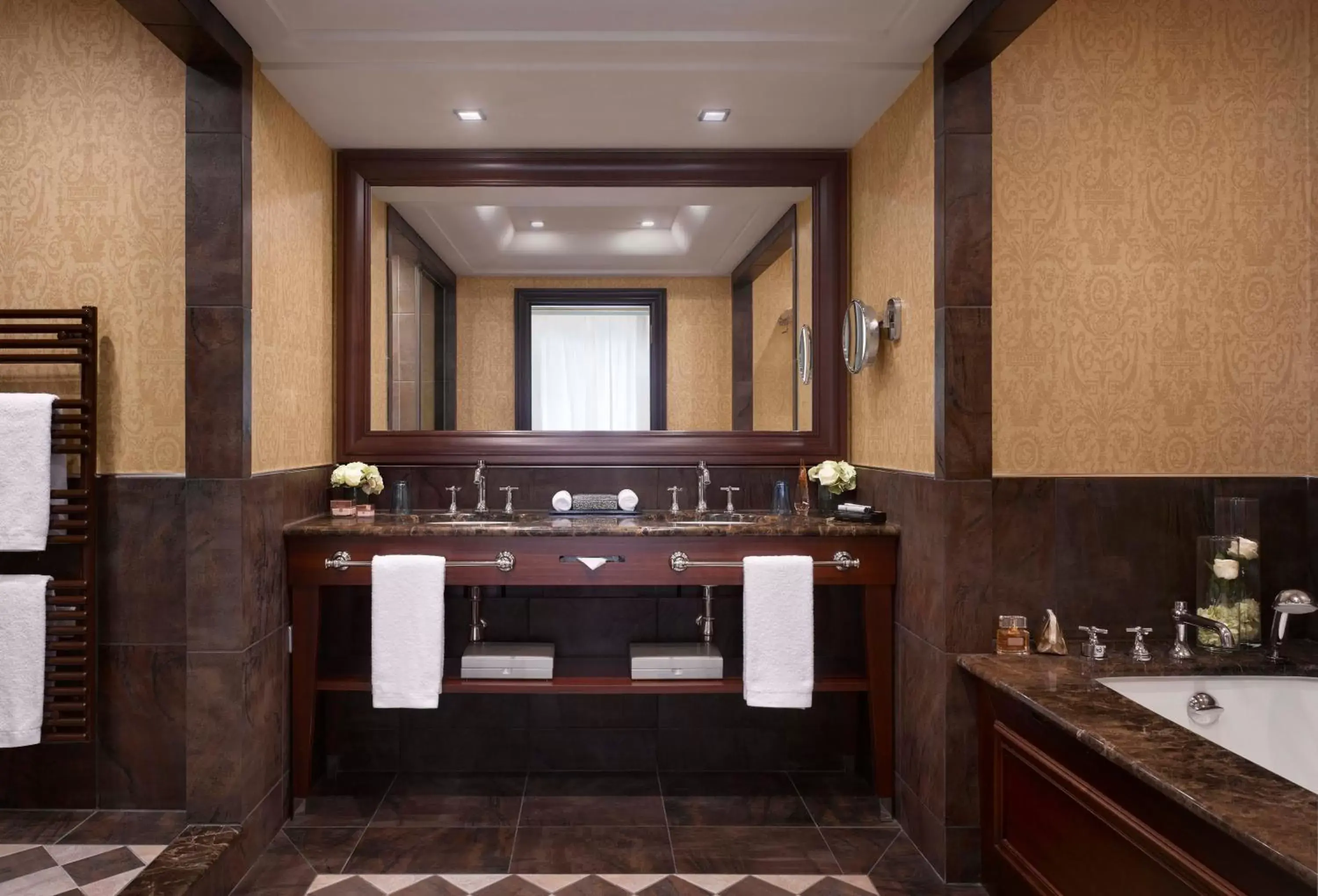 Bathroom in Hôtel Métropole Monte-Carlo - The Leading Hotels of the World