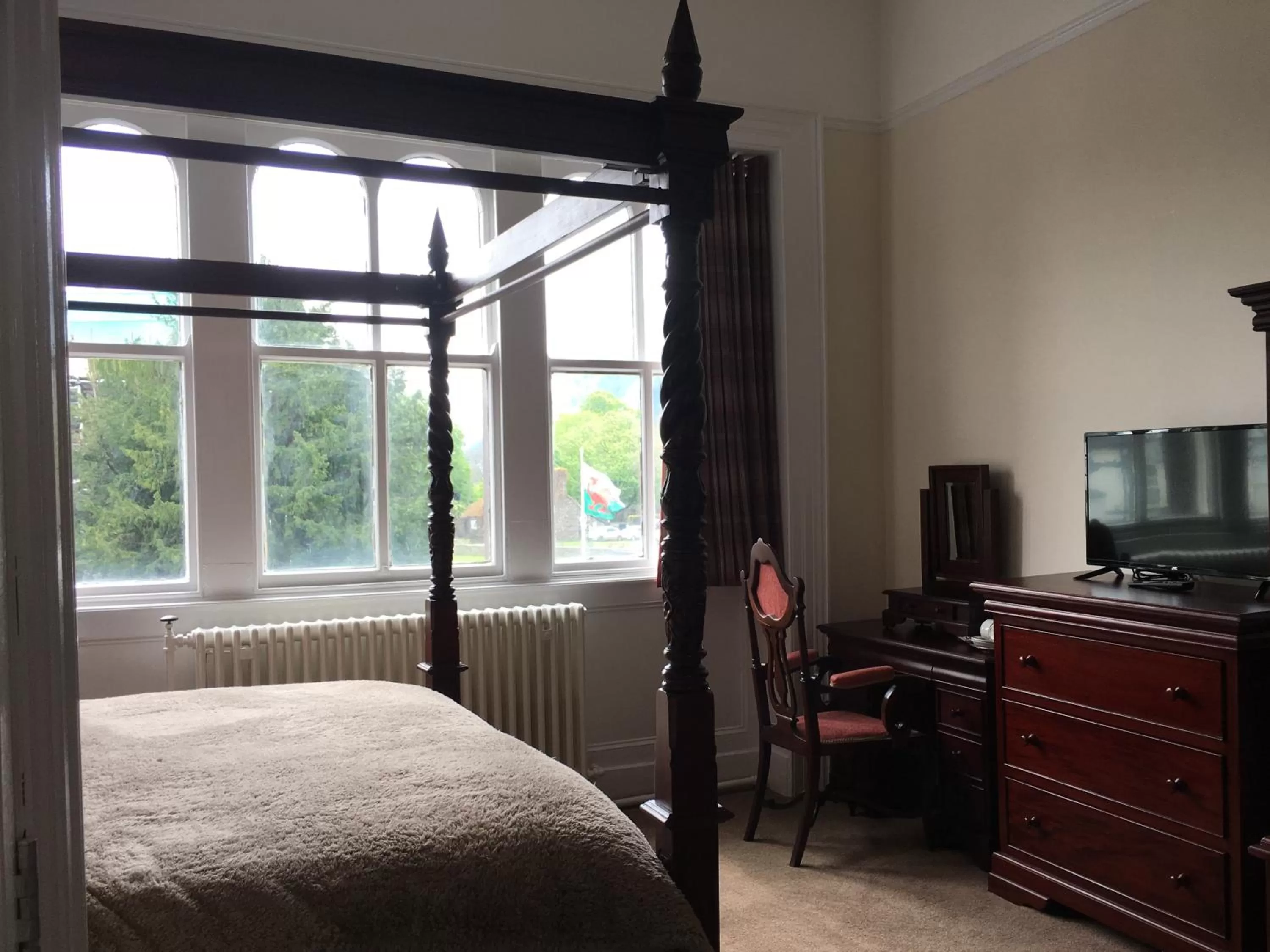 Bed in The Eagles Hotel