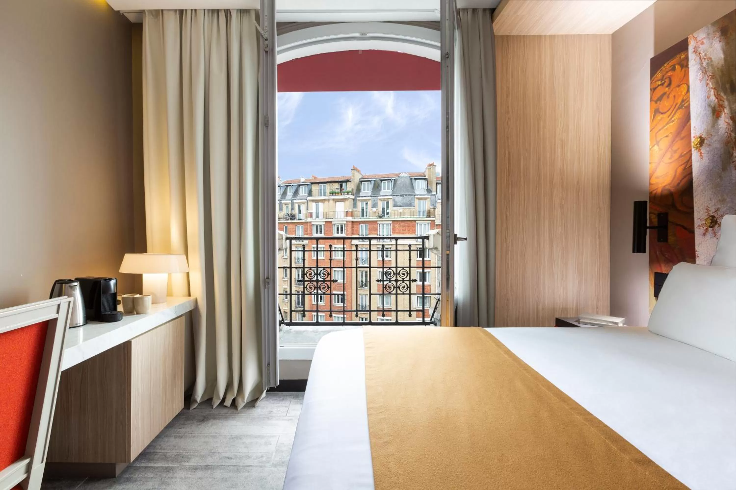 Bed in Mercure Paris Alesia