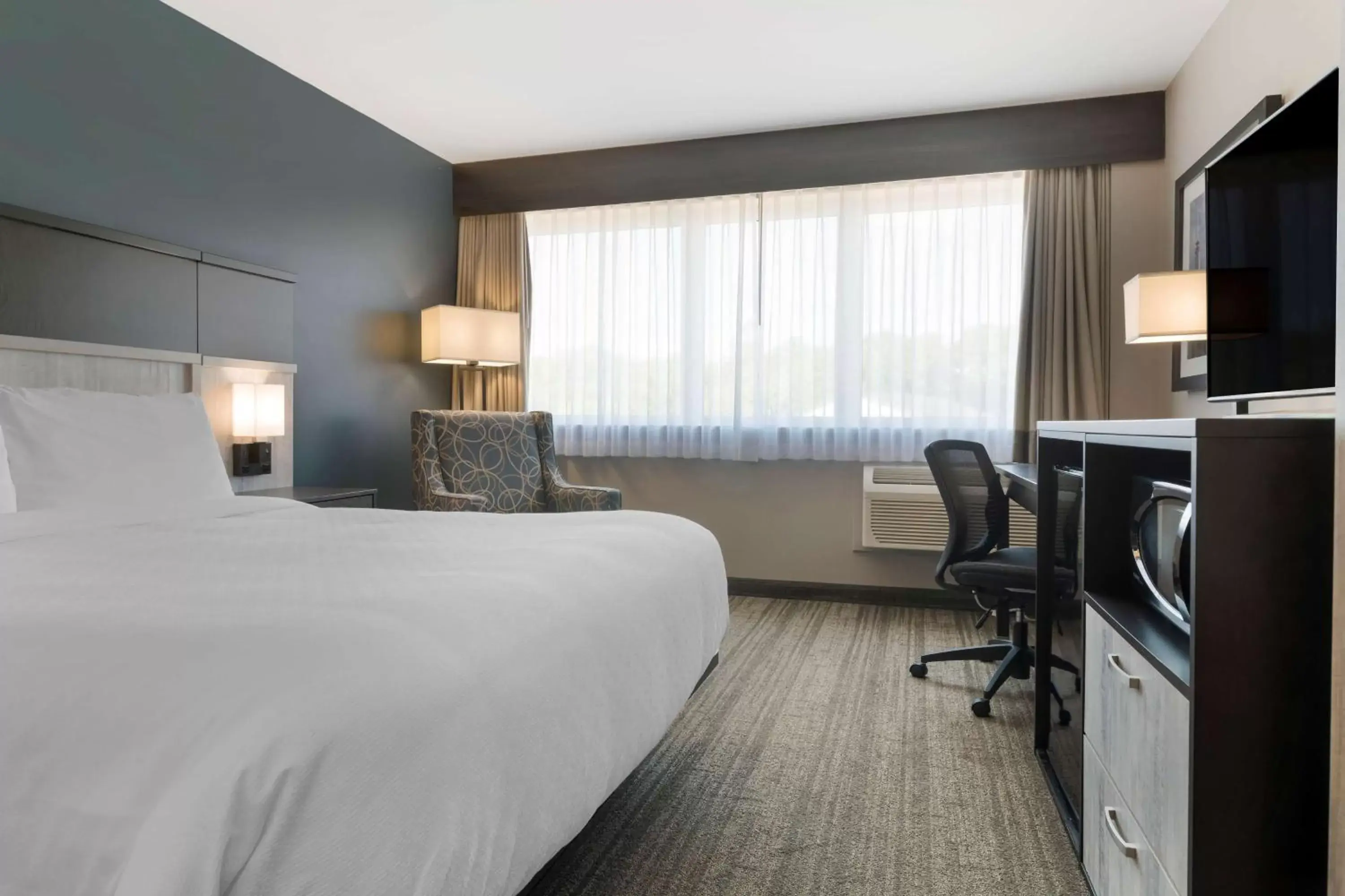 Bedroom in Best Western Plus Chocolate Lake Hotel - Halifax
