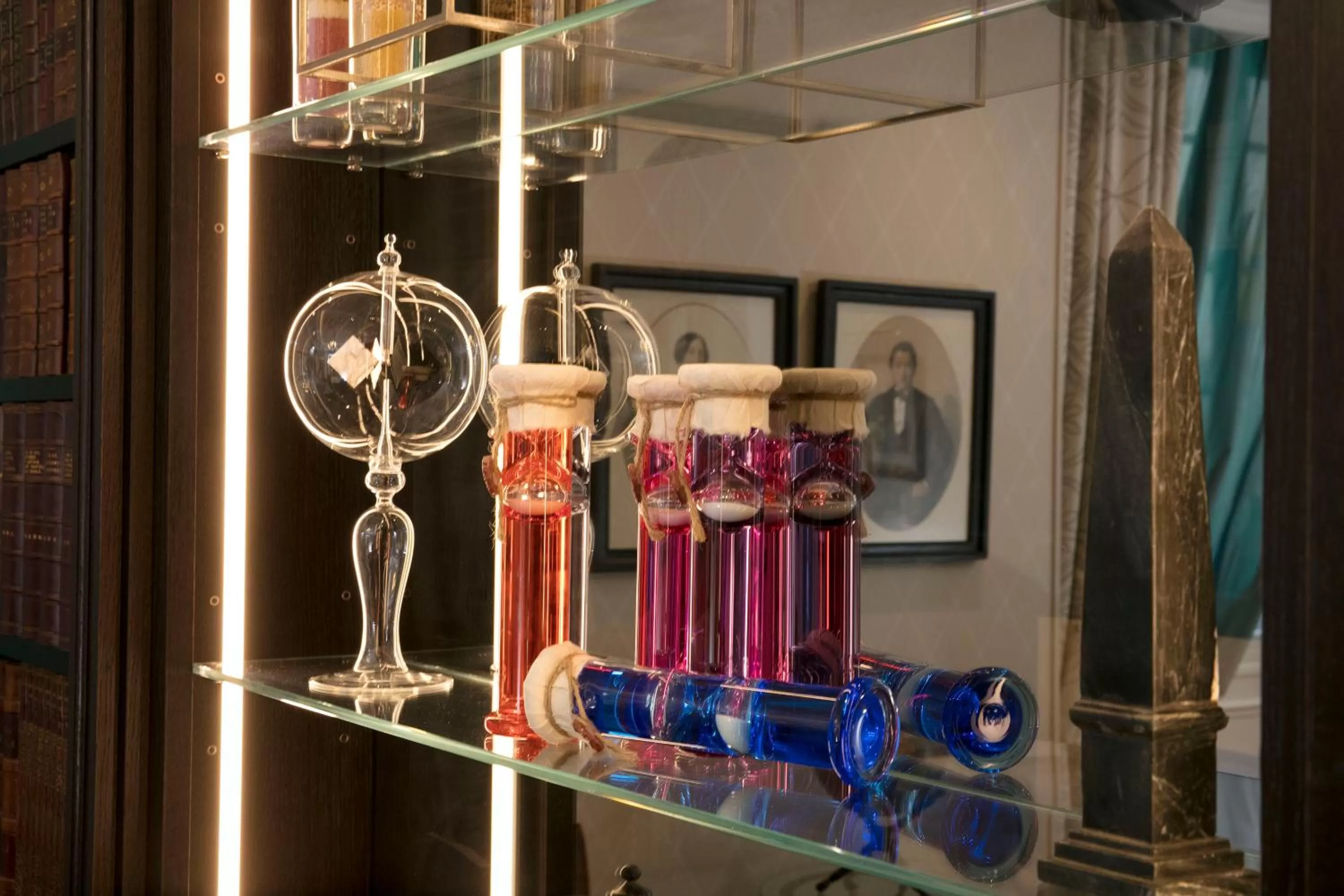 Decorative detail in Hôtel Serotel Lutèce