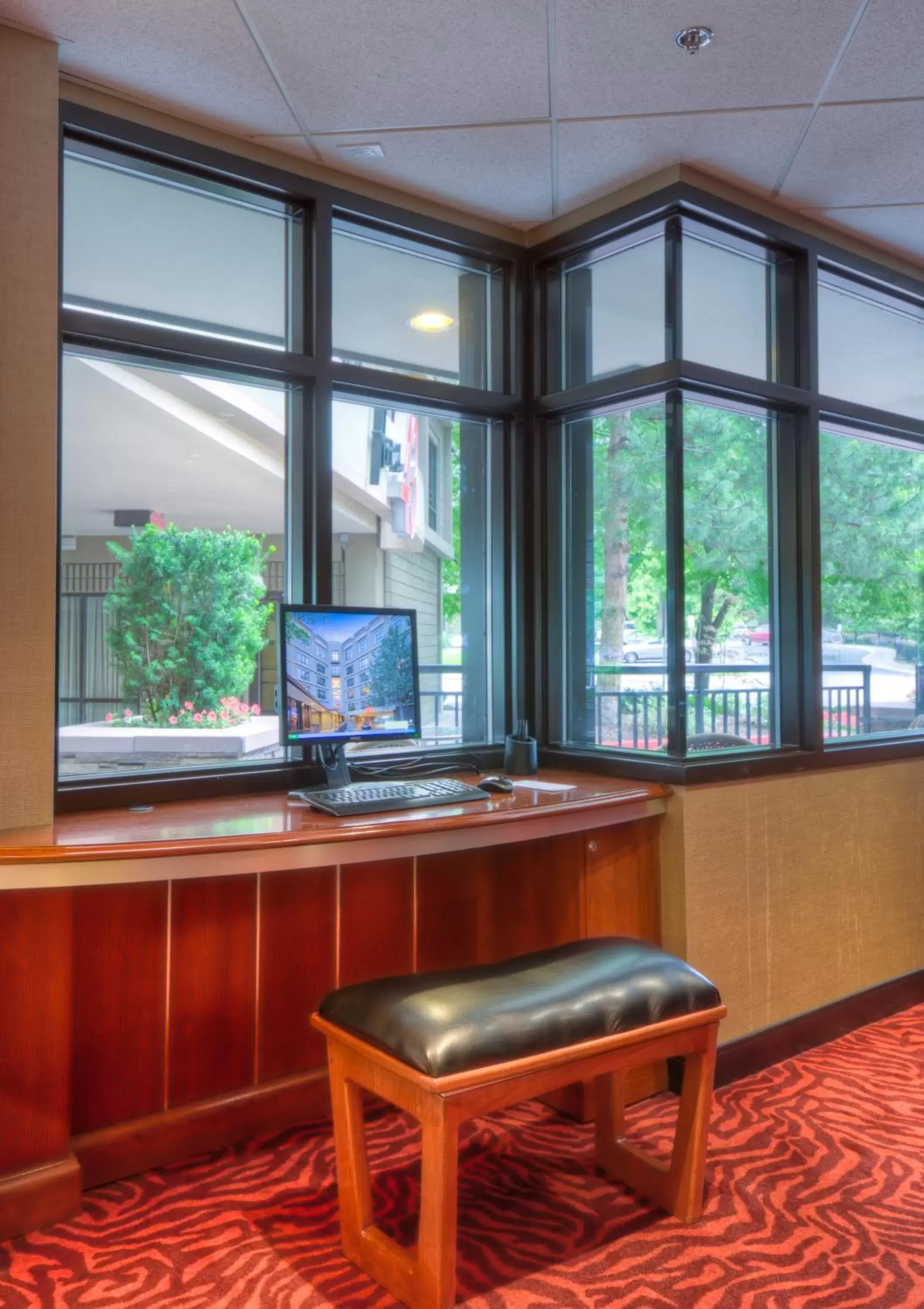 Business facilities, TV/Entertainment Center in Hotel 43 Boise