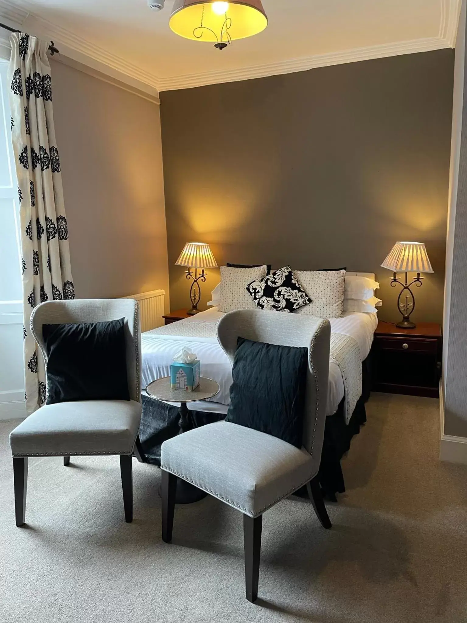 Seating Area in The Original Rosslyn Inn