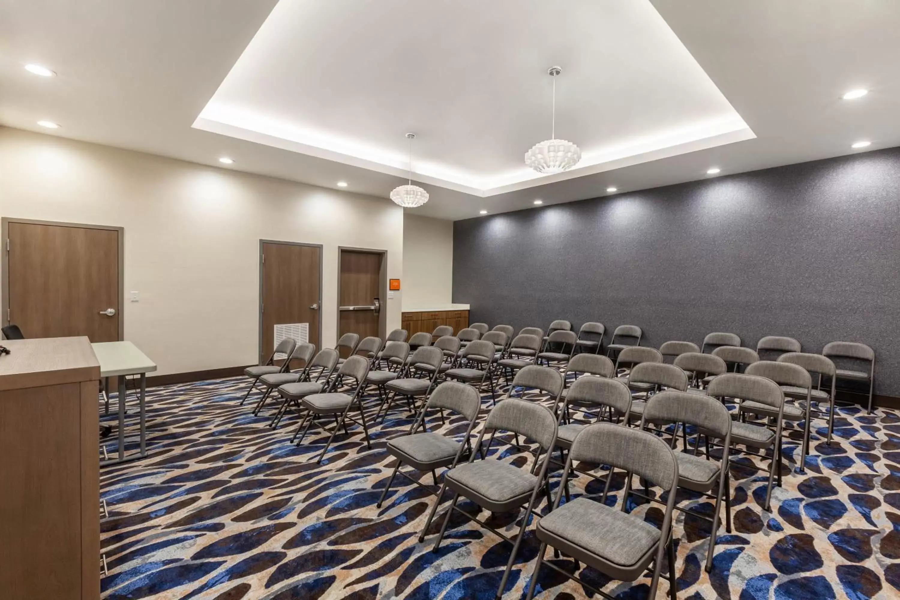 Meeting/conference room in La Quinta Inn & Suites by Wyndham Lafayette Oil Center