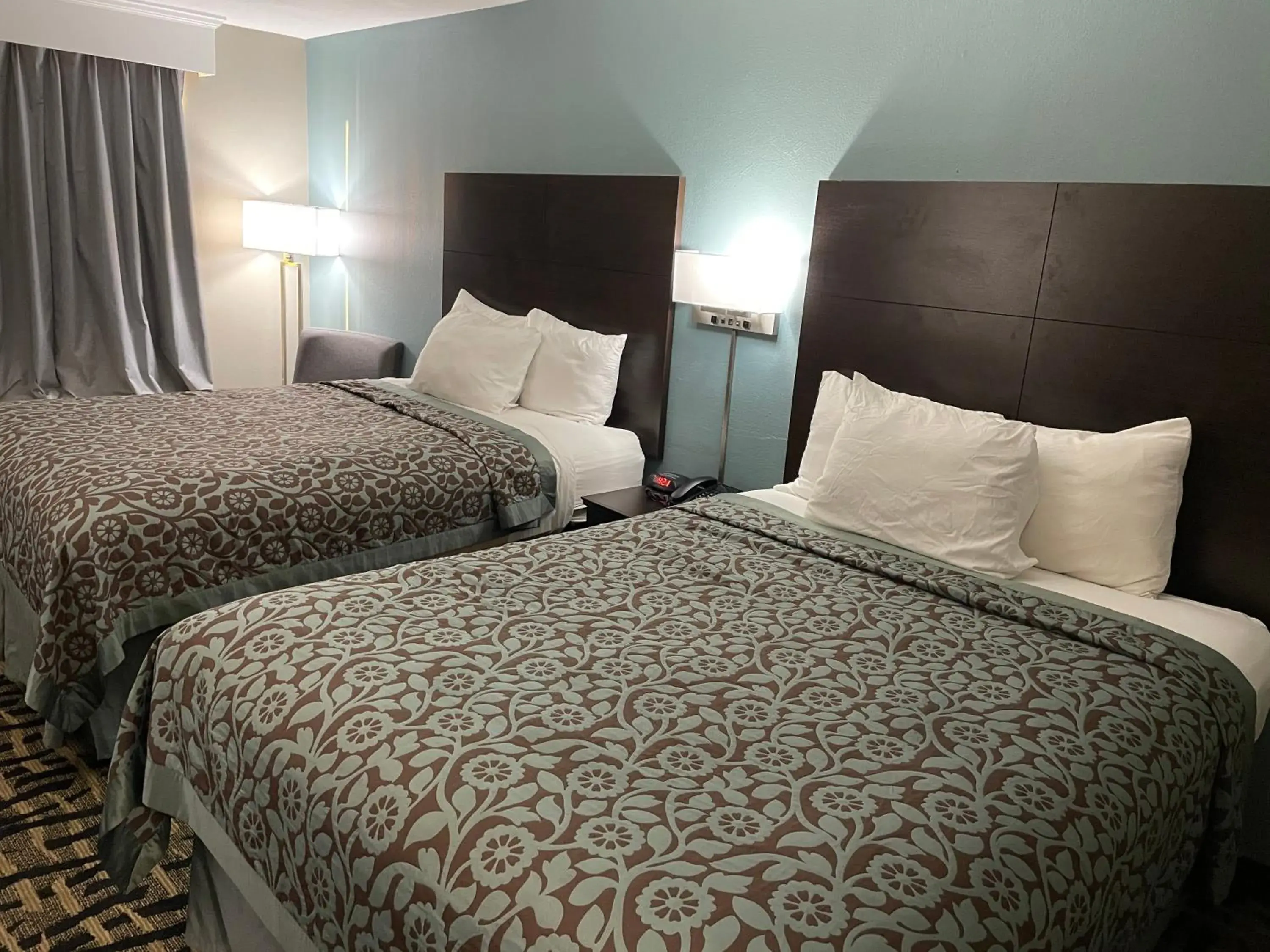 Bed in Days Inn & Suites by Wyndham Collierville Germantown Area