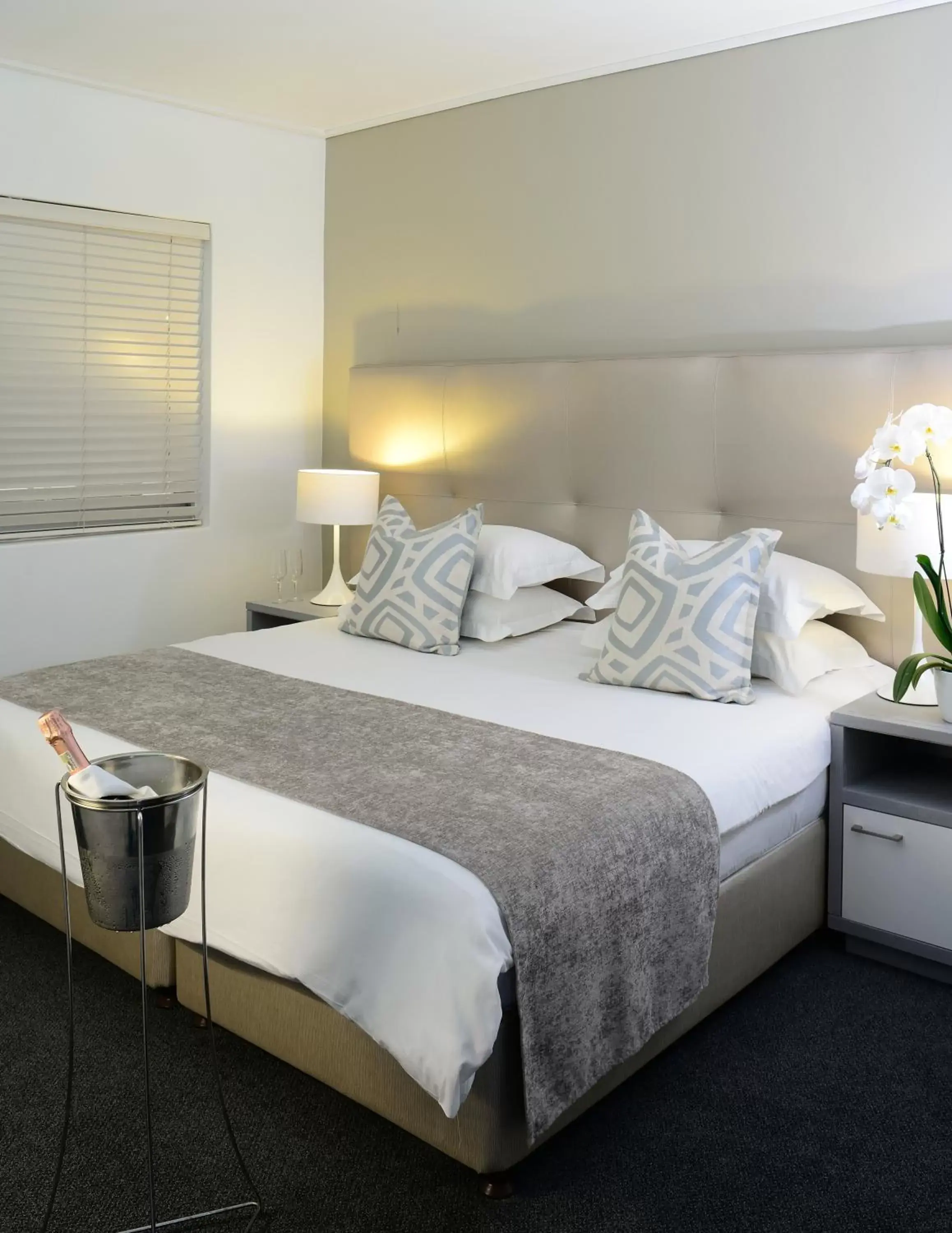 Bedroom, Bed in Lagoon Beach Hotel & Spa