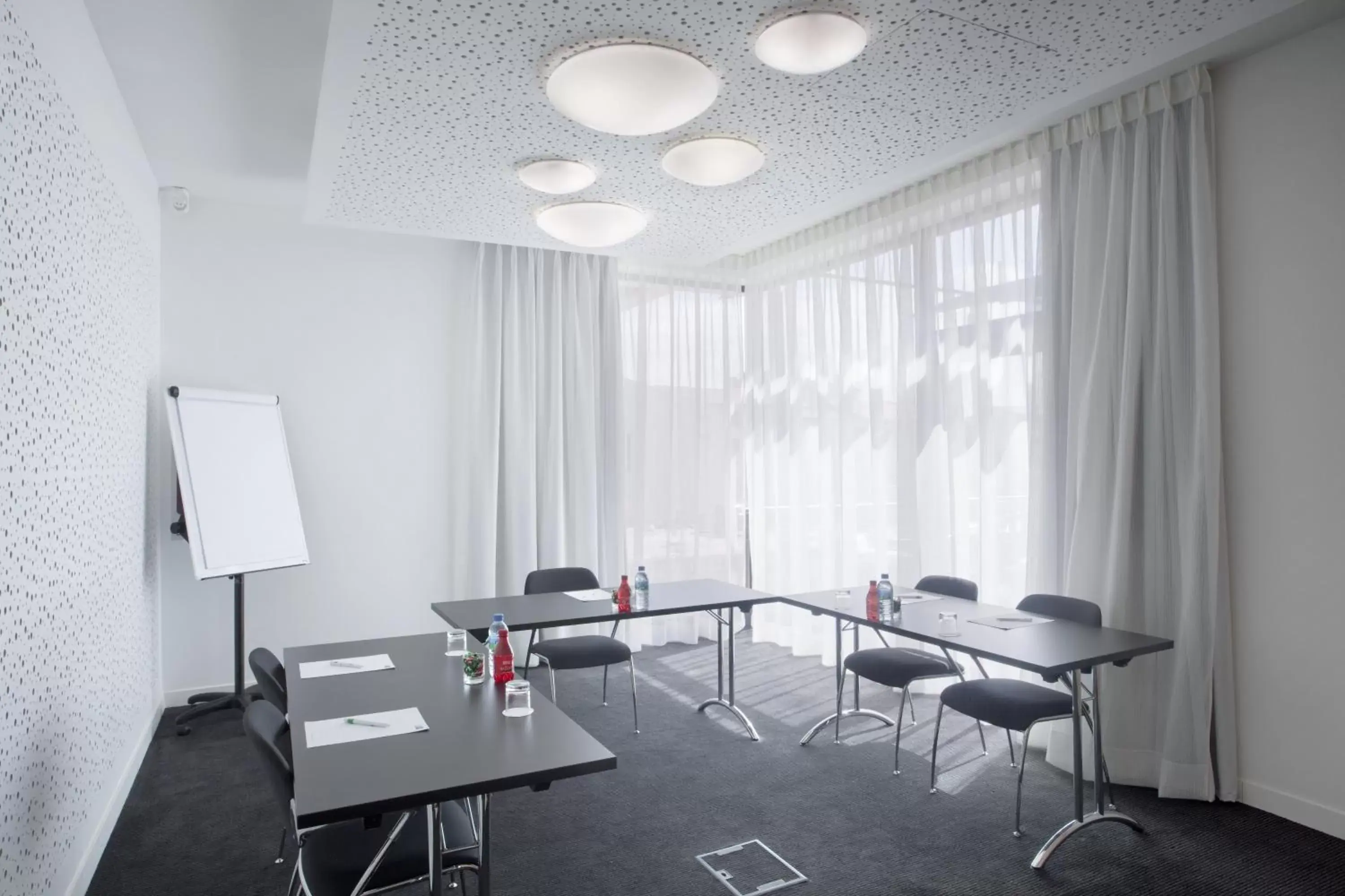Meeting/conference room in Holiday Inn Express Marseille Saint Charles, an IHG Hotel
