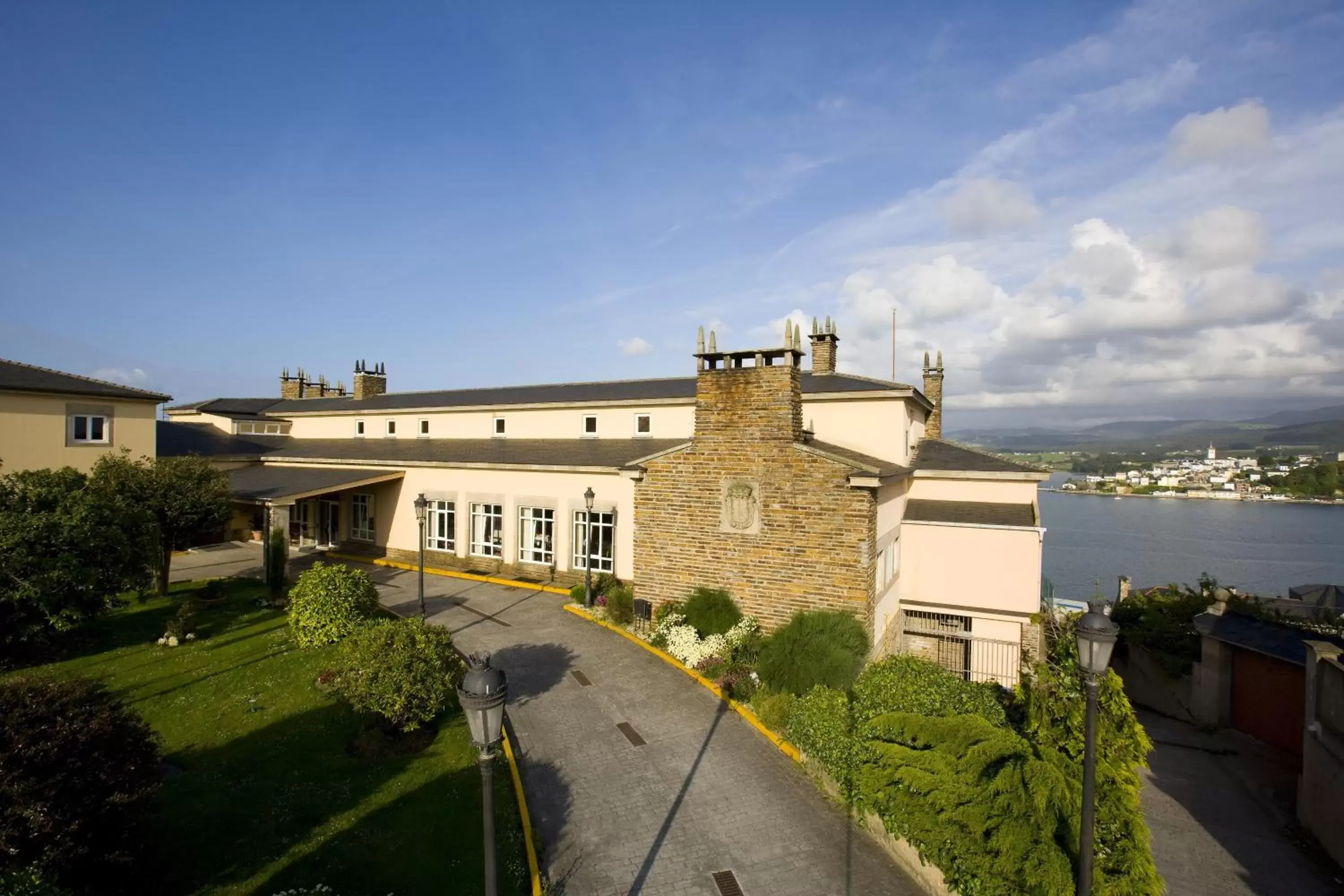 Facade/entrance, Property Building in Parador de Ribadeo