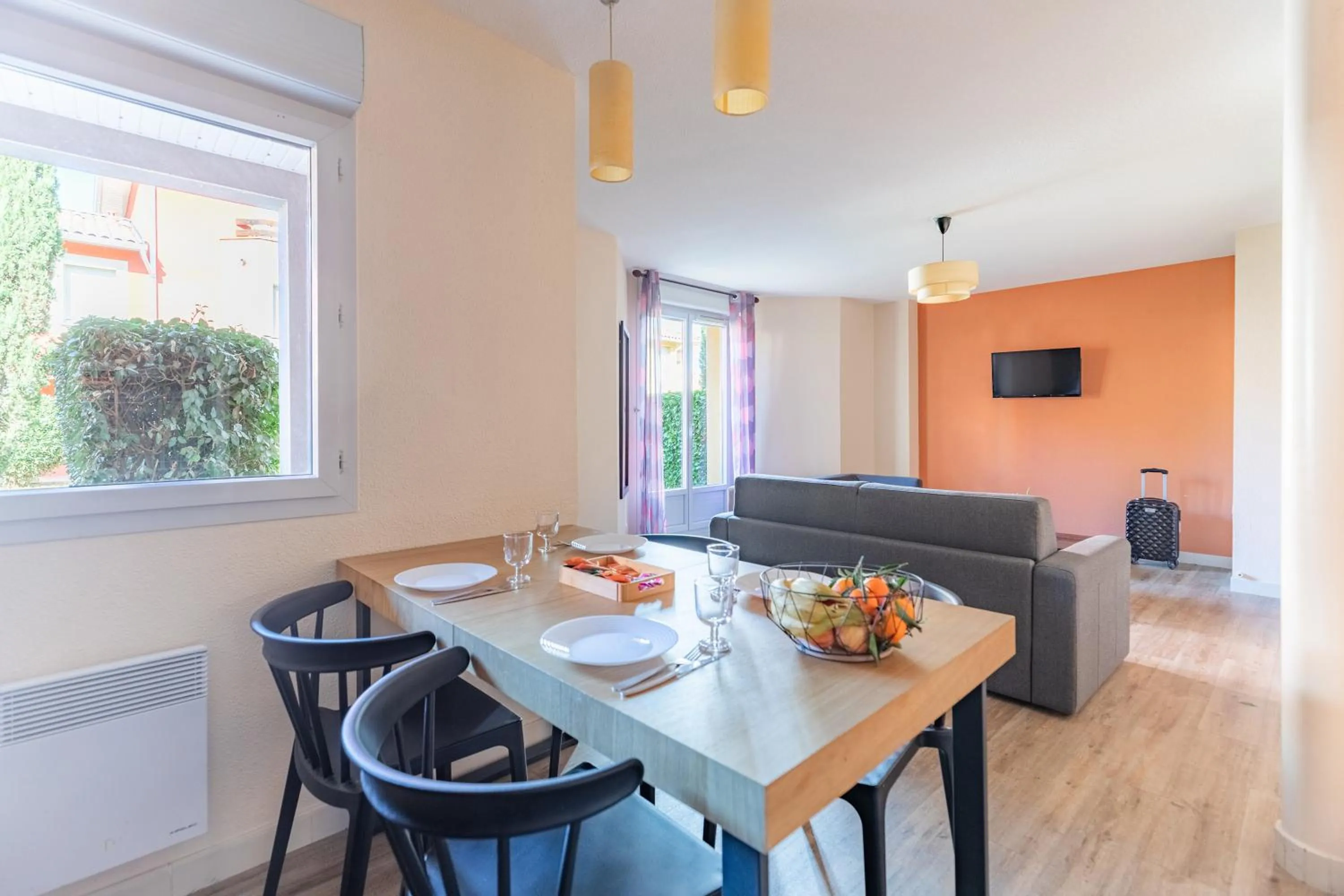 TV and multimedia in Appart'City Classic Toulouse Saint-Simon