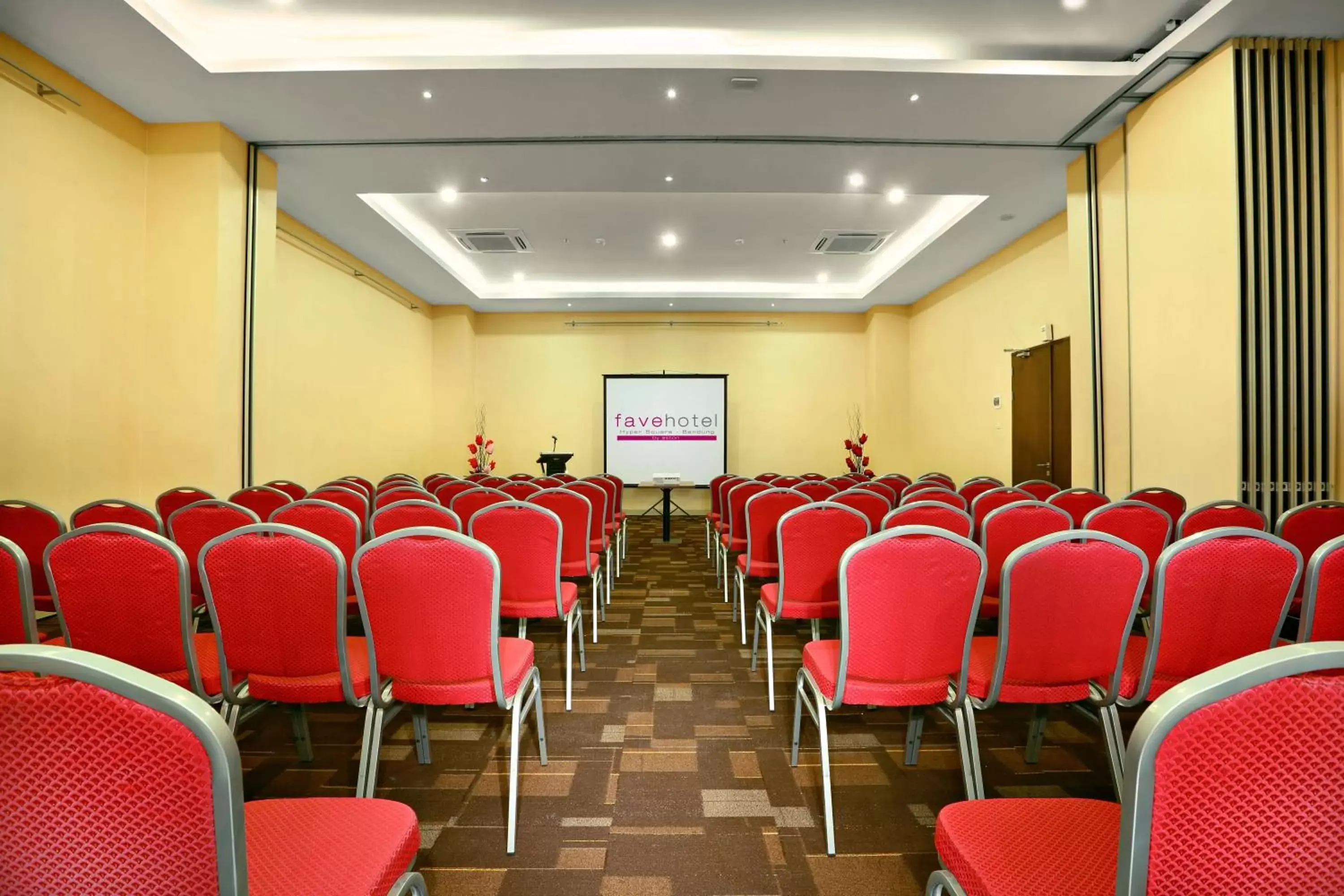 Meeting/conference room in favehotel Hyper Square