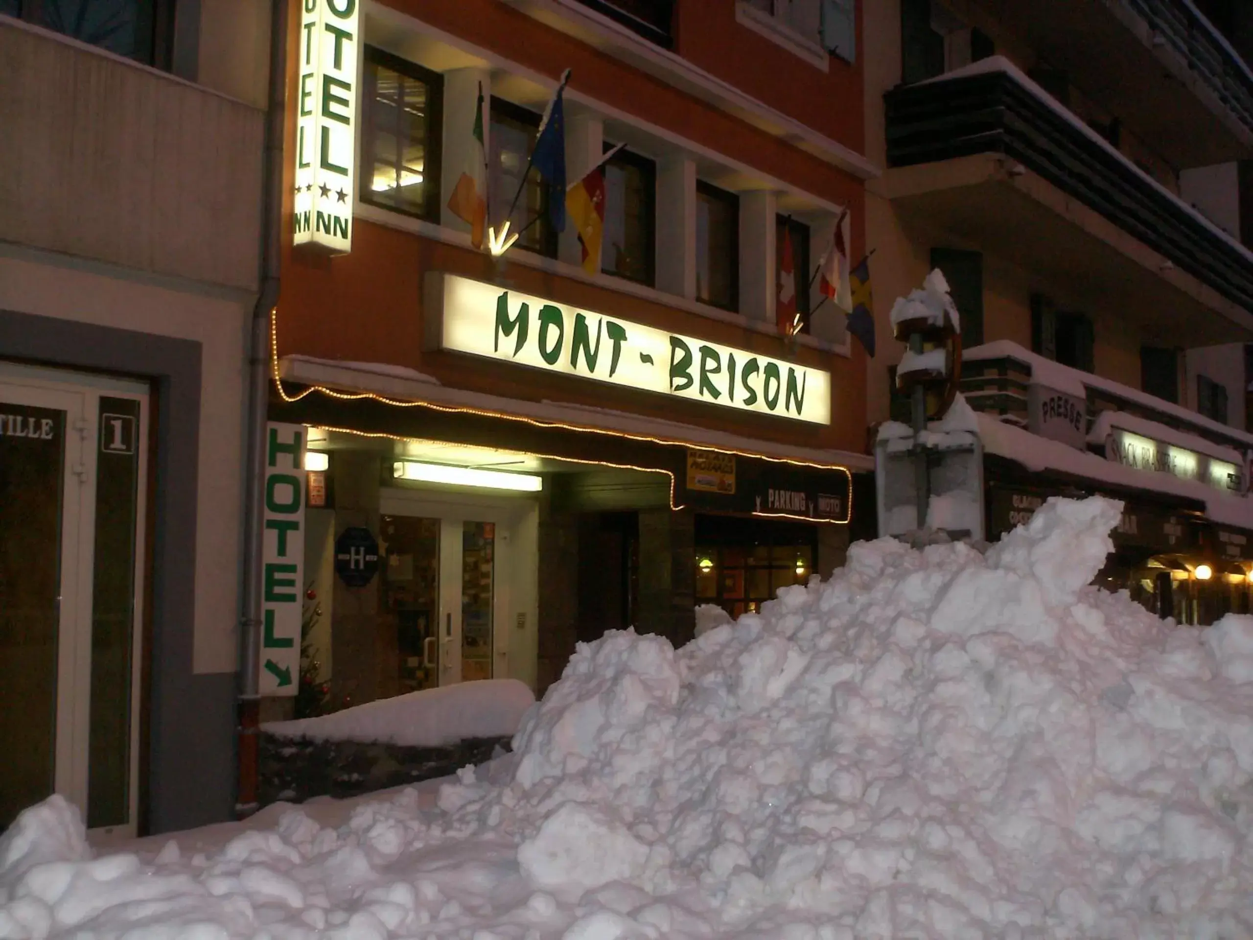 Facade/entrance in Hôtel Mont-Brison