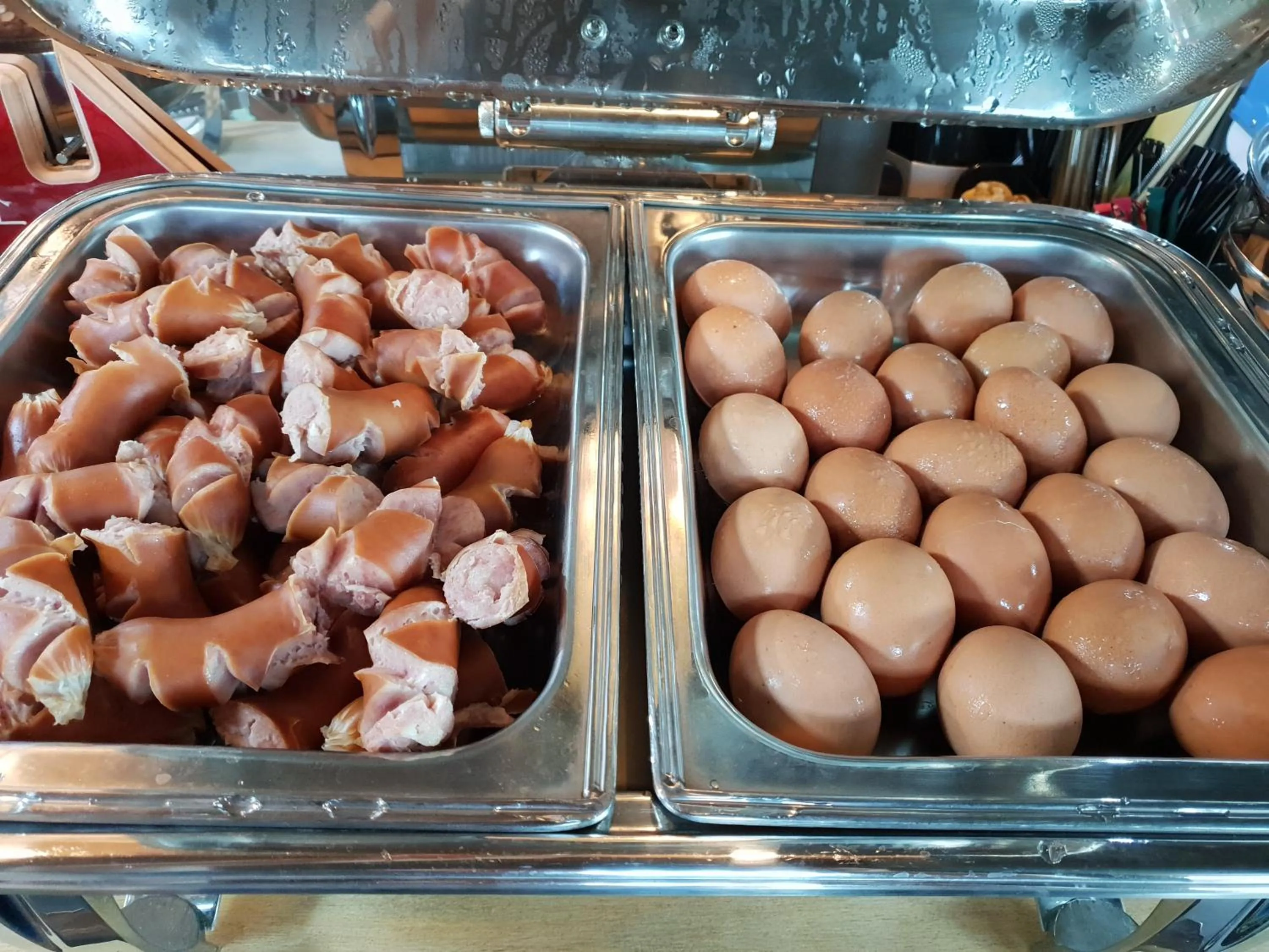 Breakfast in White Cabin