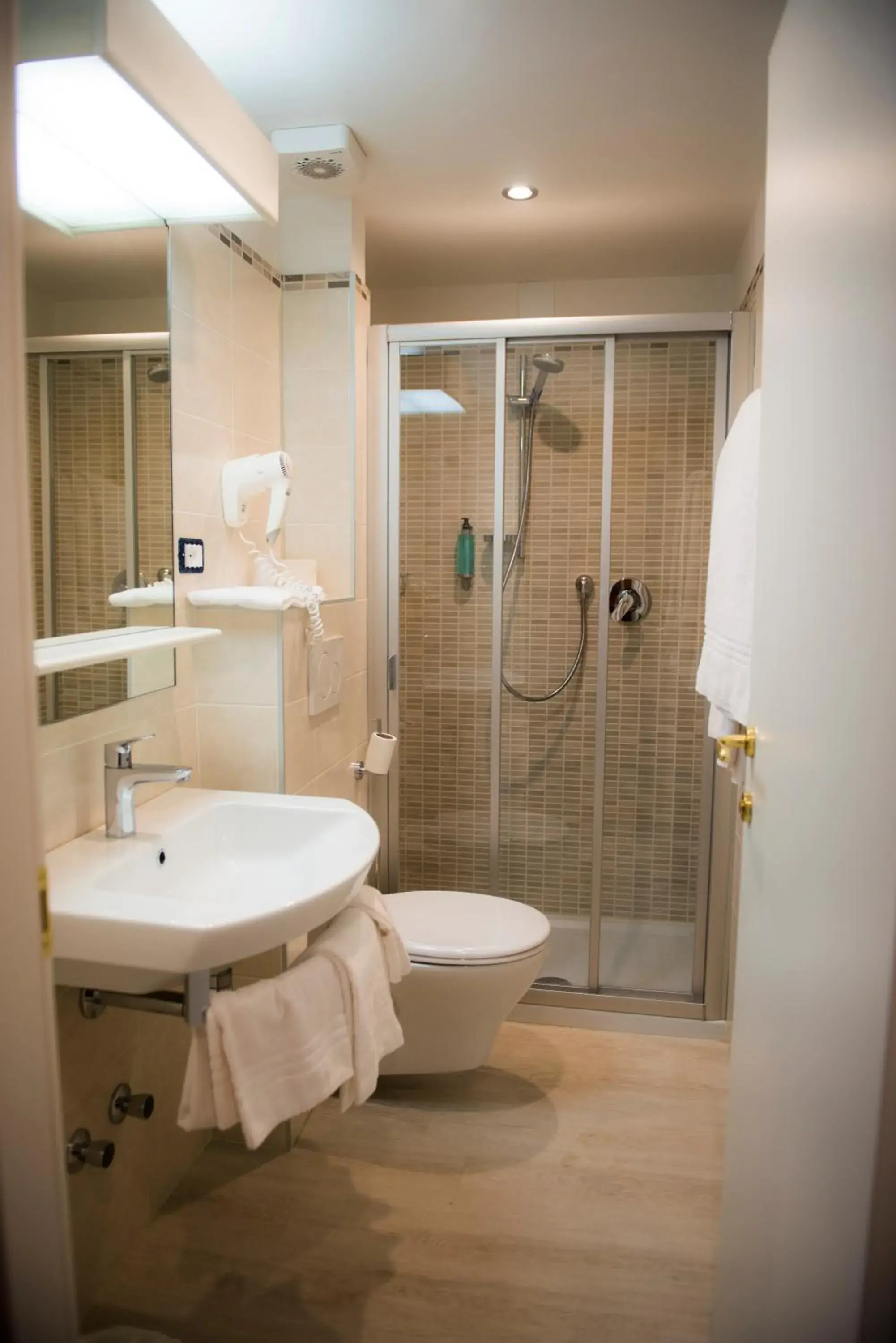 Bathroom in Hotel Everest