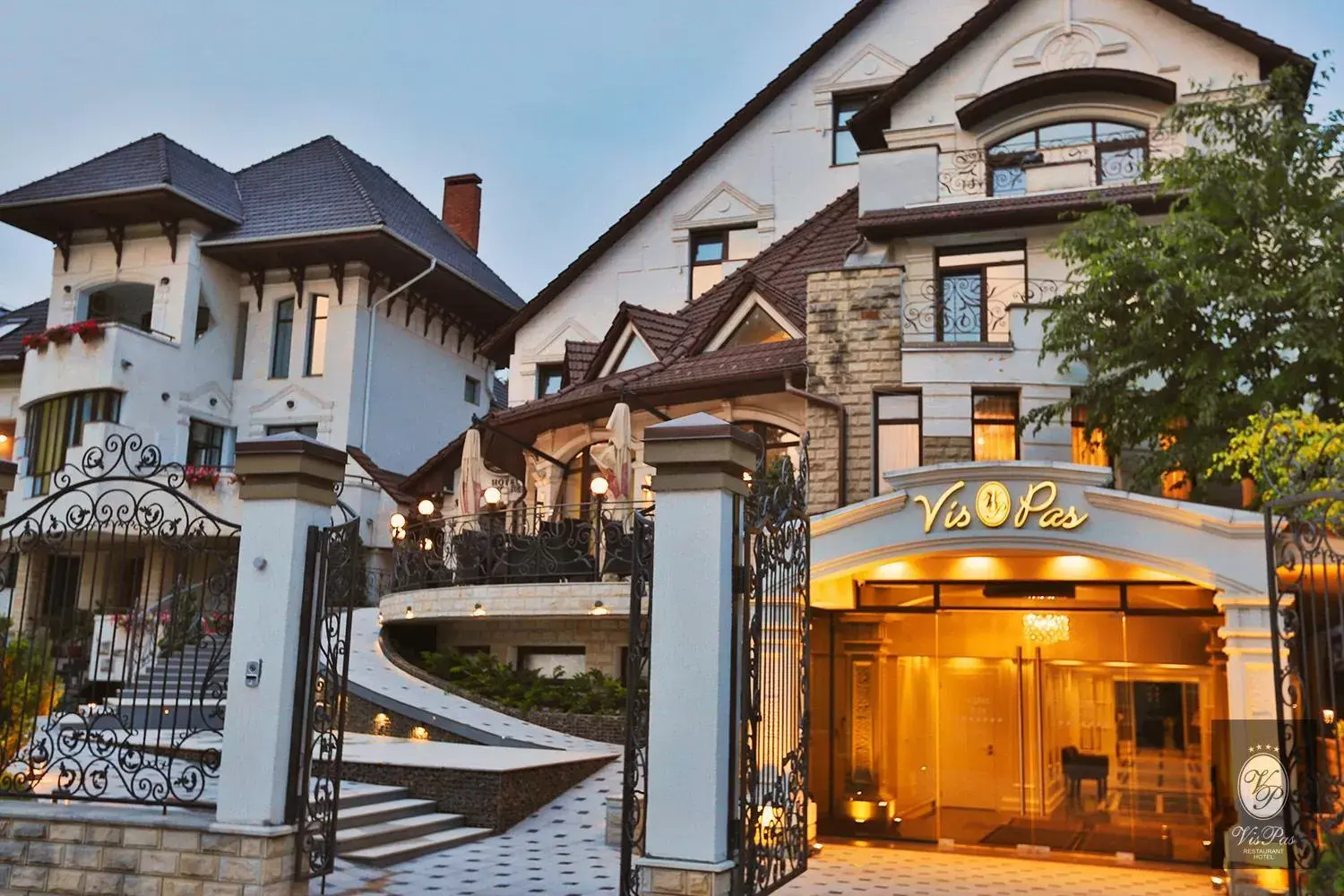 Facade/entrance, Property Building in VisPas Hotel