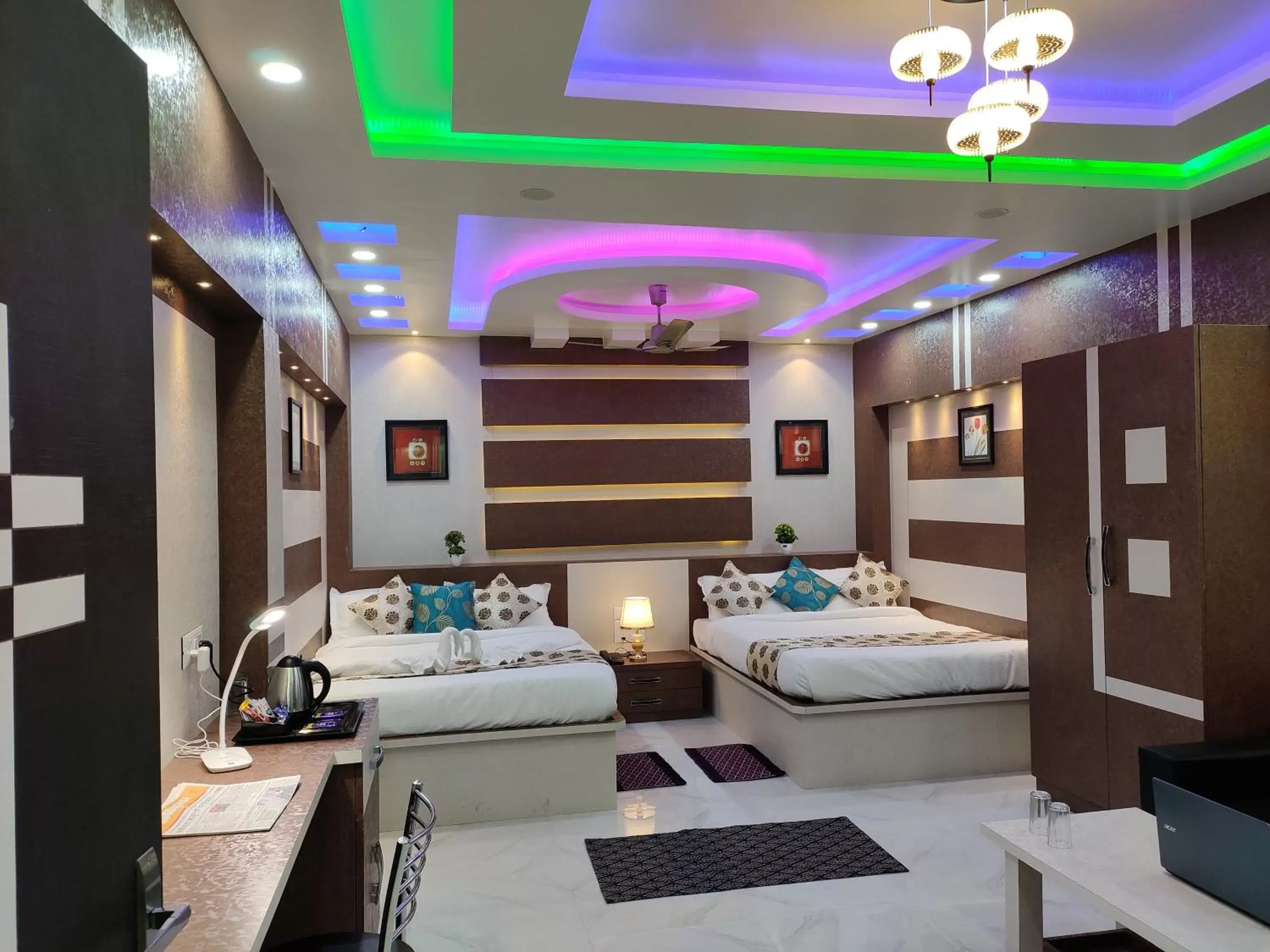 Executive Suite in HOTEL CENTRAL SQUARE "A Couple Friendly Hotel" Executive Suite in HOTEL CENTRAL SQUARE "A Couple Friendly Hotel"