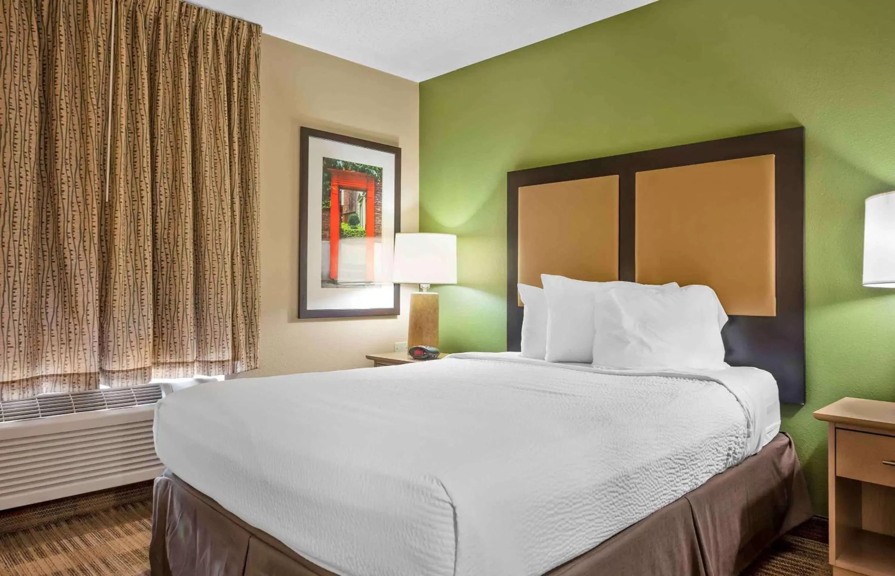 Bedroom, Bed in Extended Stay America Suites - Pittsburgh - Airport