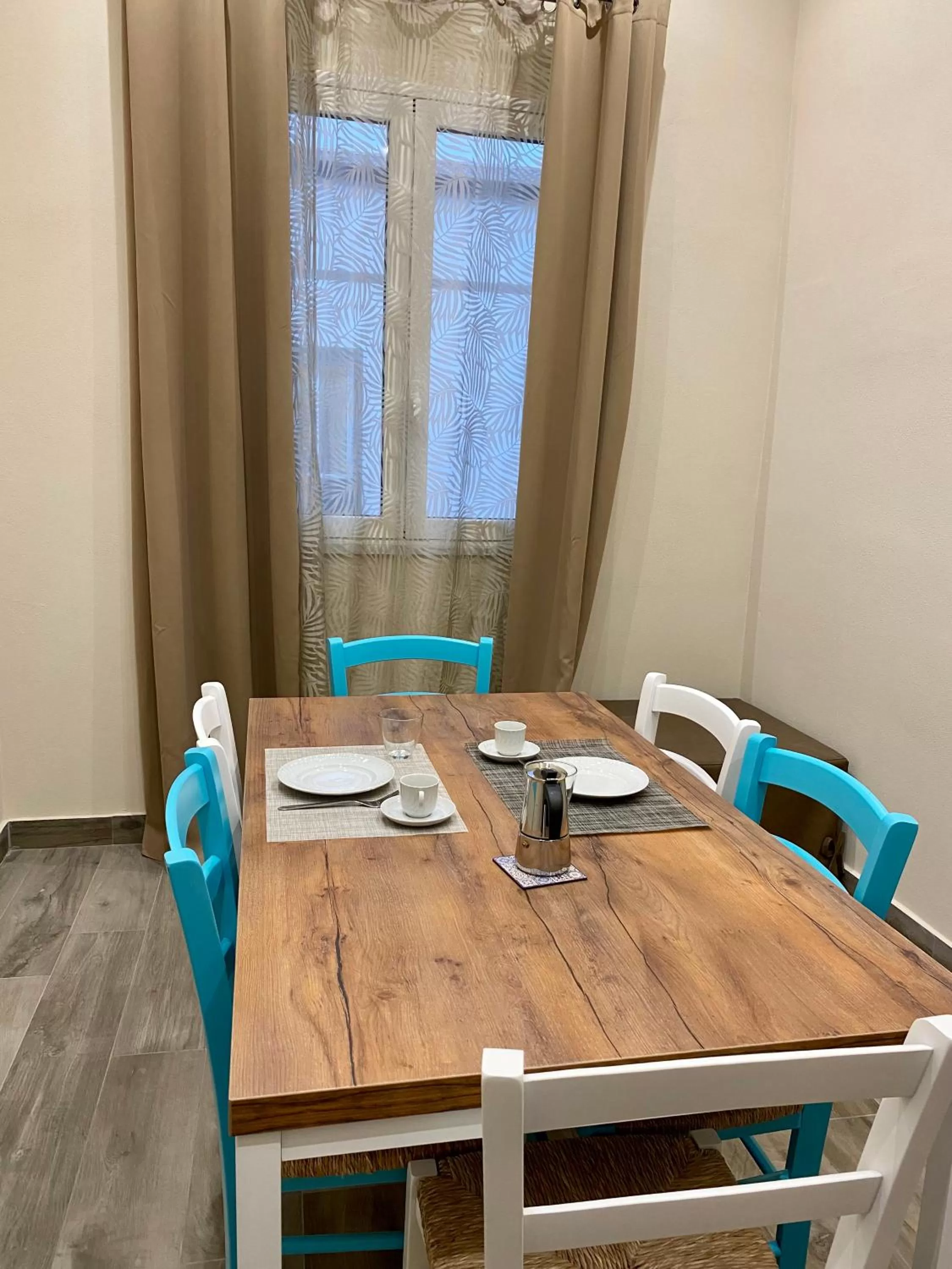 Dining Area in Arsenale Porto