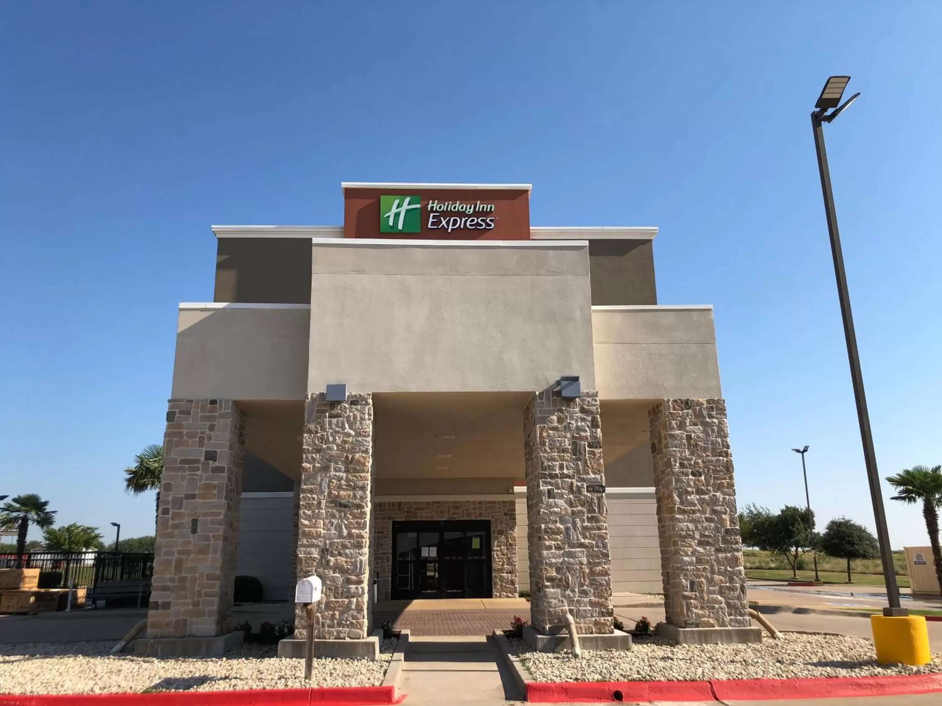 Property Building in Holiday Inn Express Hillsboro I-35, an IHG Hotel