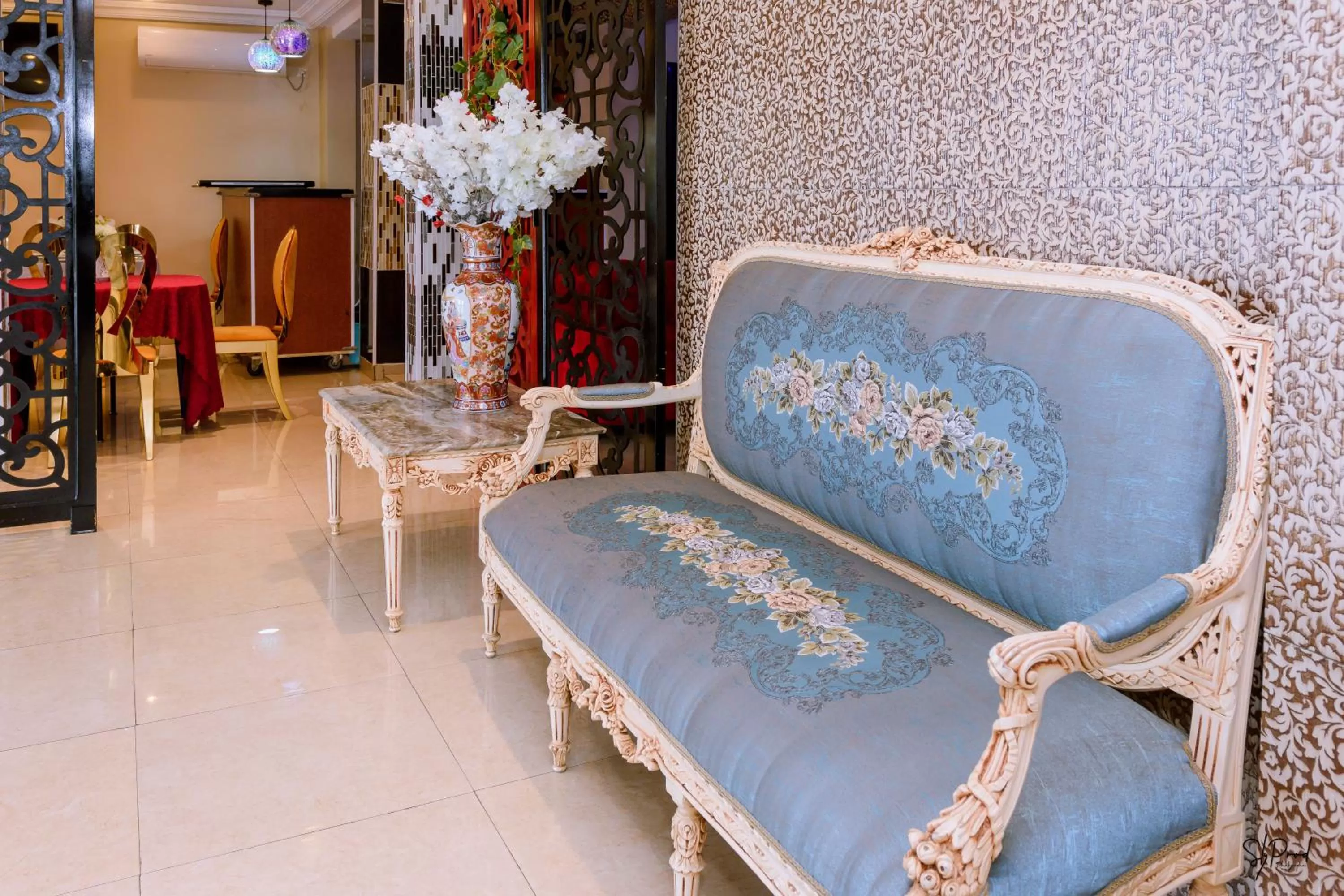 Lobby or reception in Hôtel La Principauté Douala Bonapriso