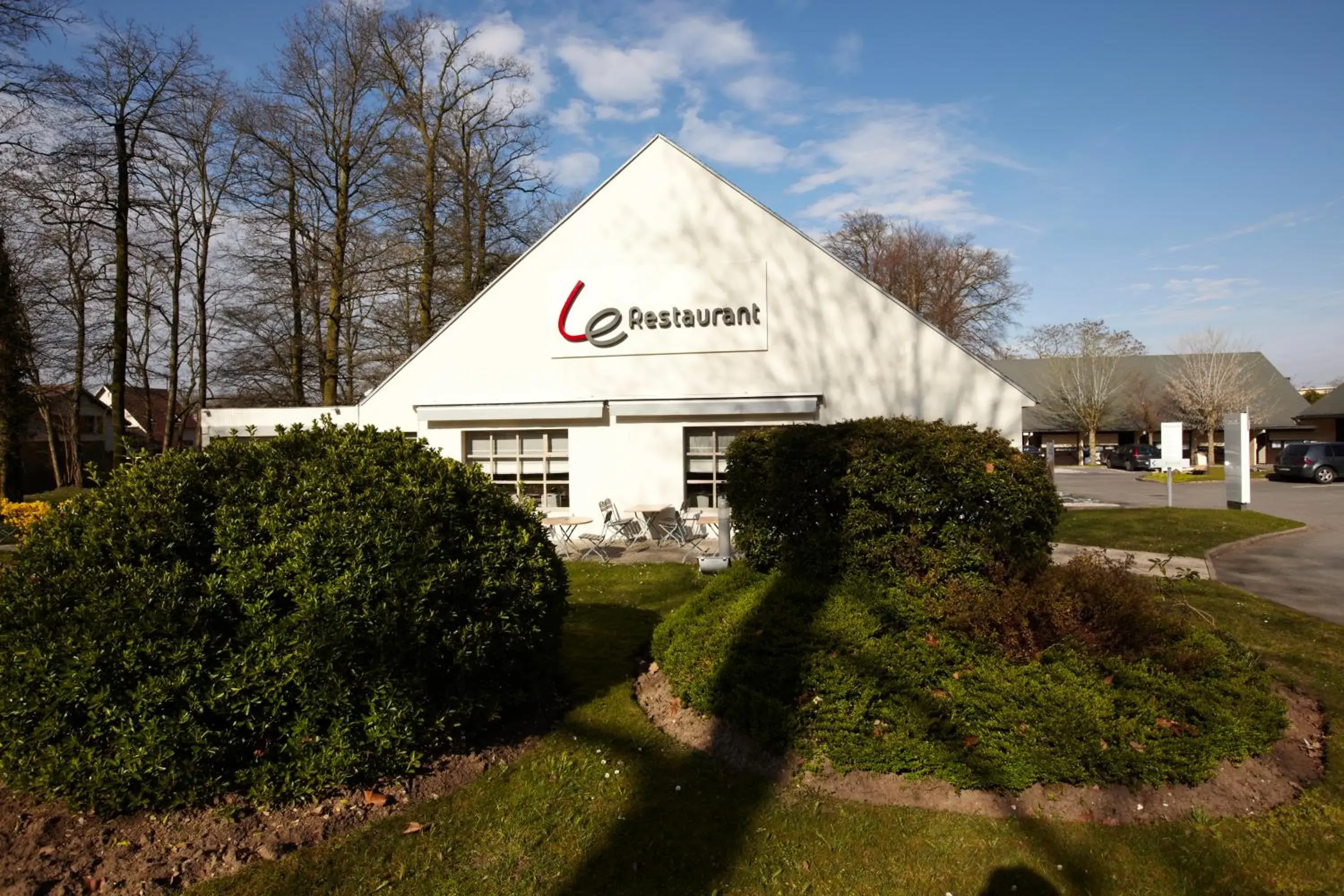 Garden, Property Building in Campanile Hotel Compiegne