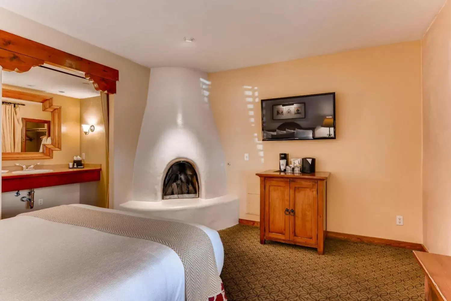 Photo of the whole room, Bed in Old Santa Fe Inn