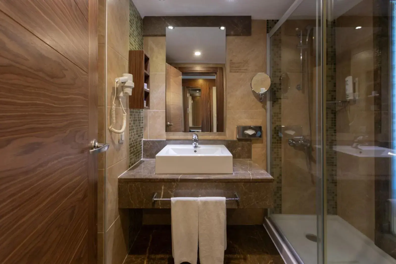 Shower, Bathroom in Kolin Hotel