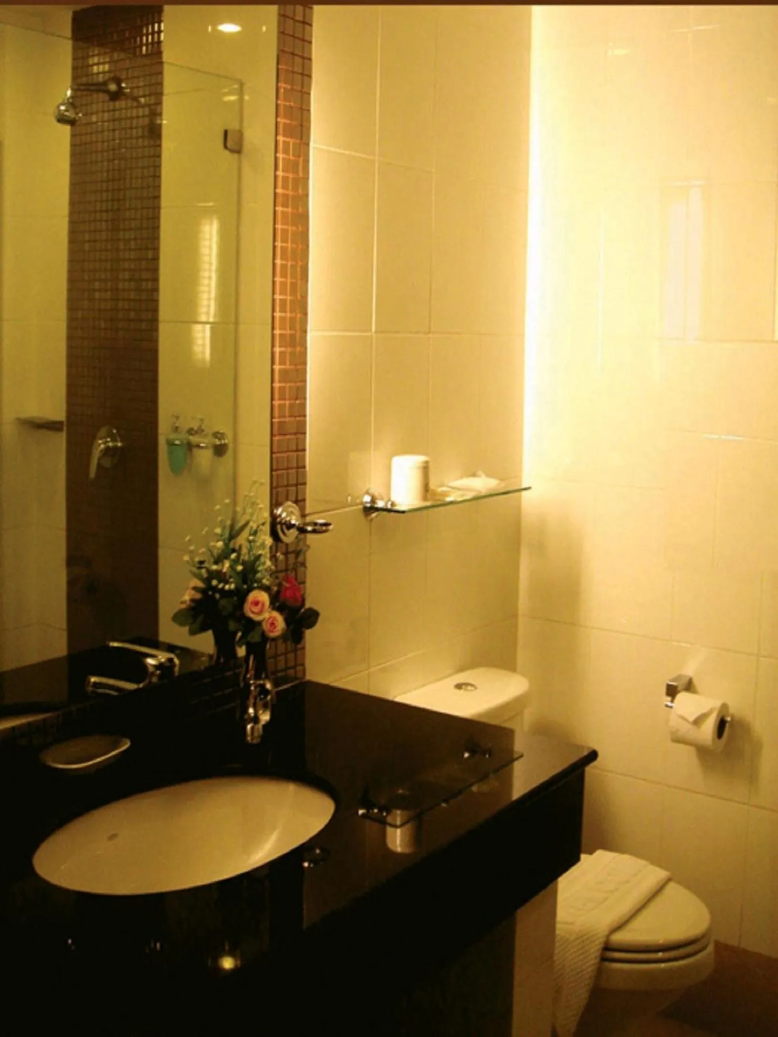 Bathroom in Maninarakorn Hotel