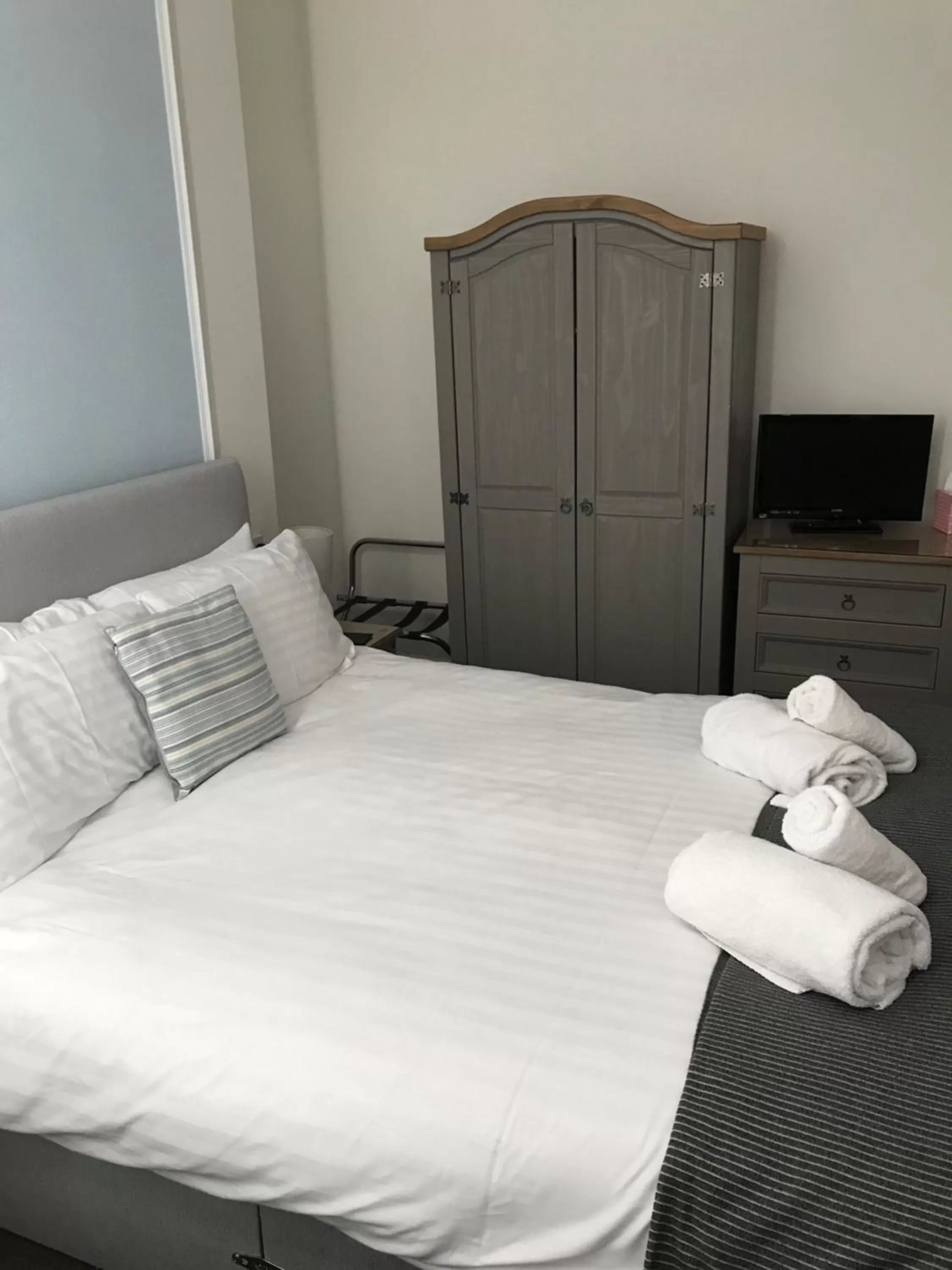 Bedroom, Bed in The Oasis Hotel