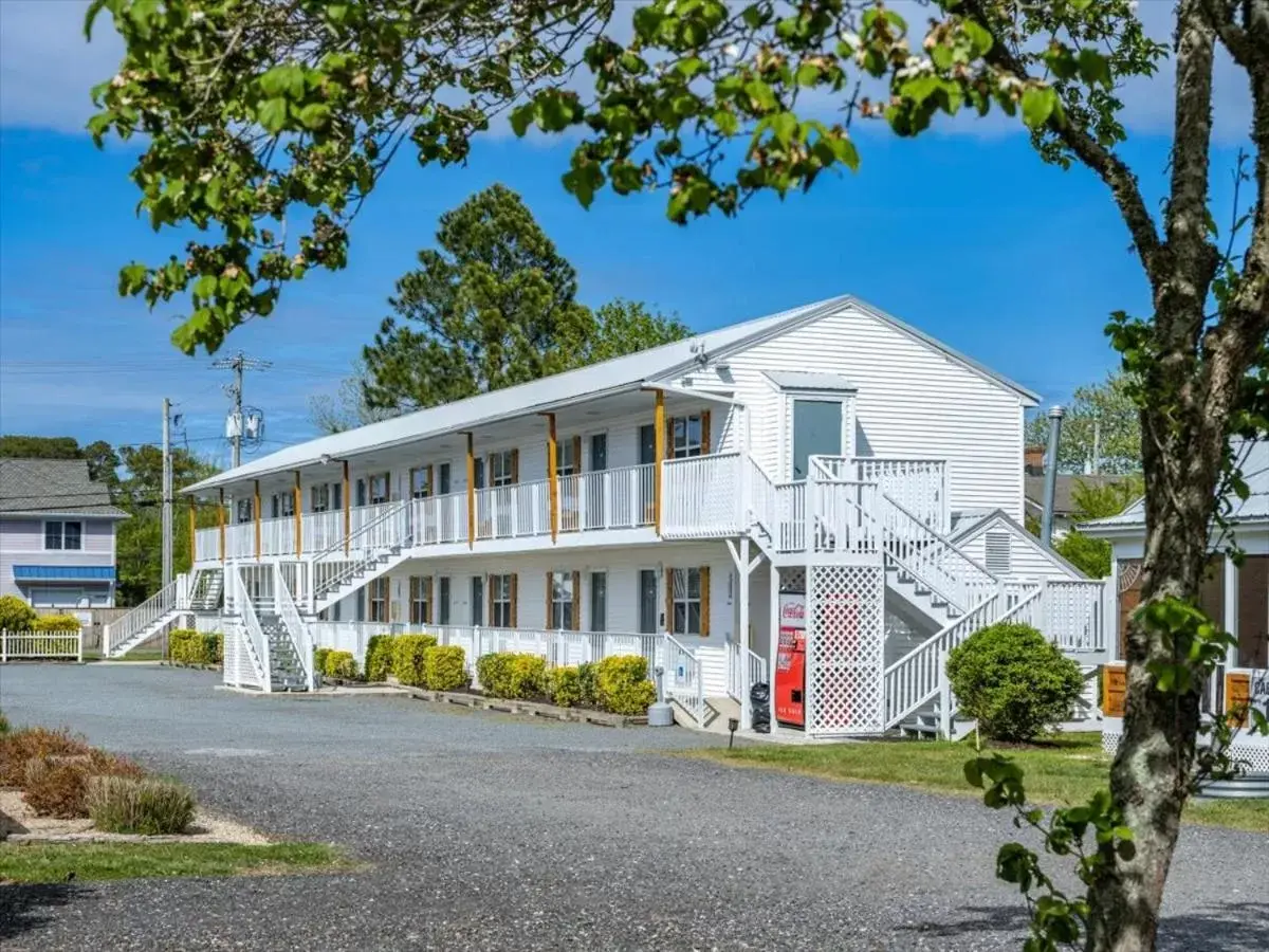 Property Building in Beach Bum West-O Motel