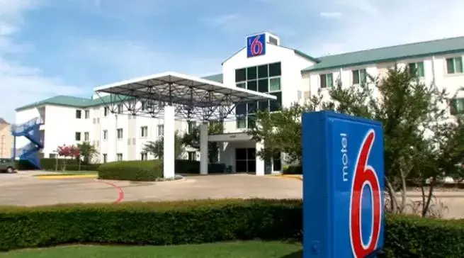 Facade/entrance, Property Building in Motel 6-Irving, TX - DFW Airport North