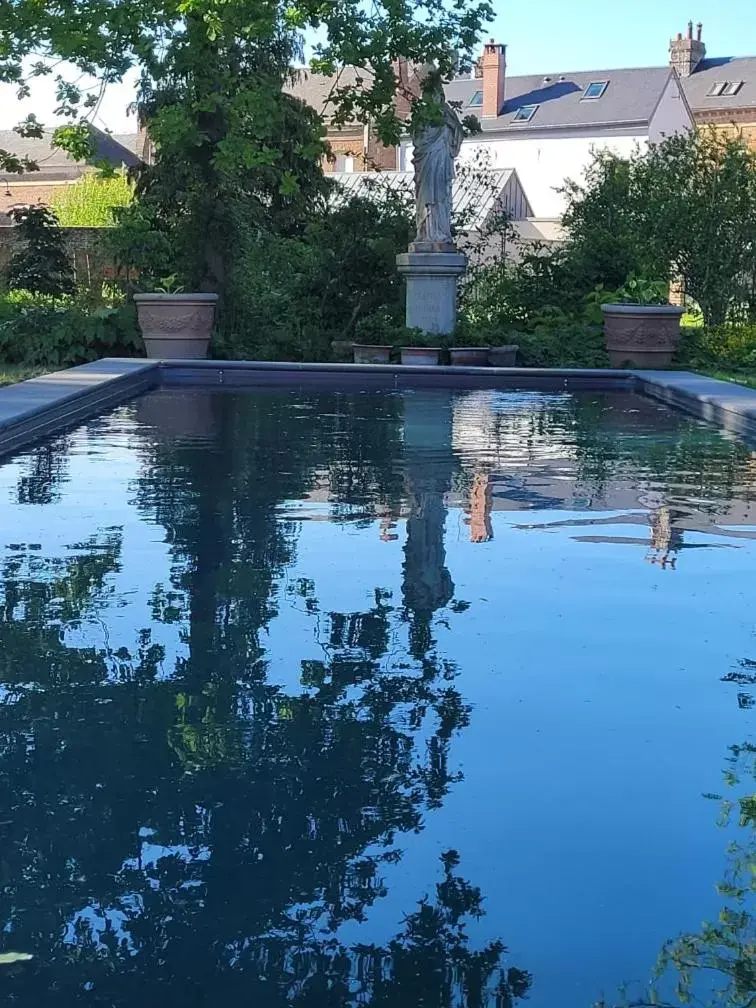 Swimming Pool in les Myrrhophores et Spa, Chambres d'Hôtes et Gîtes de charme