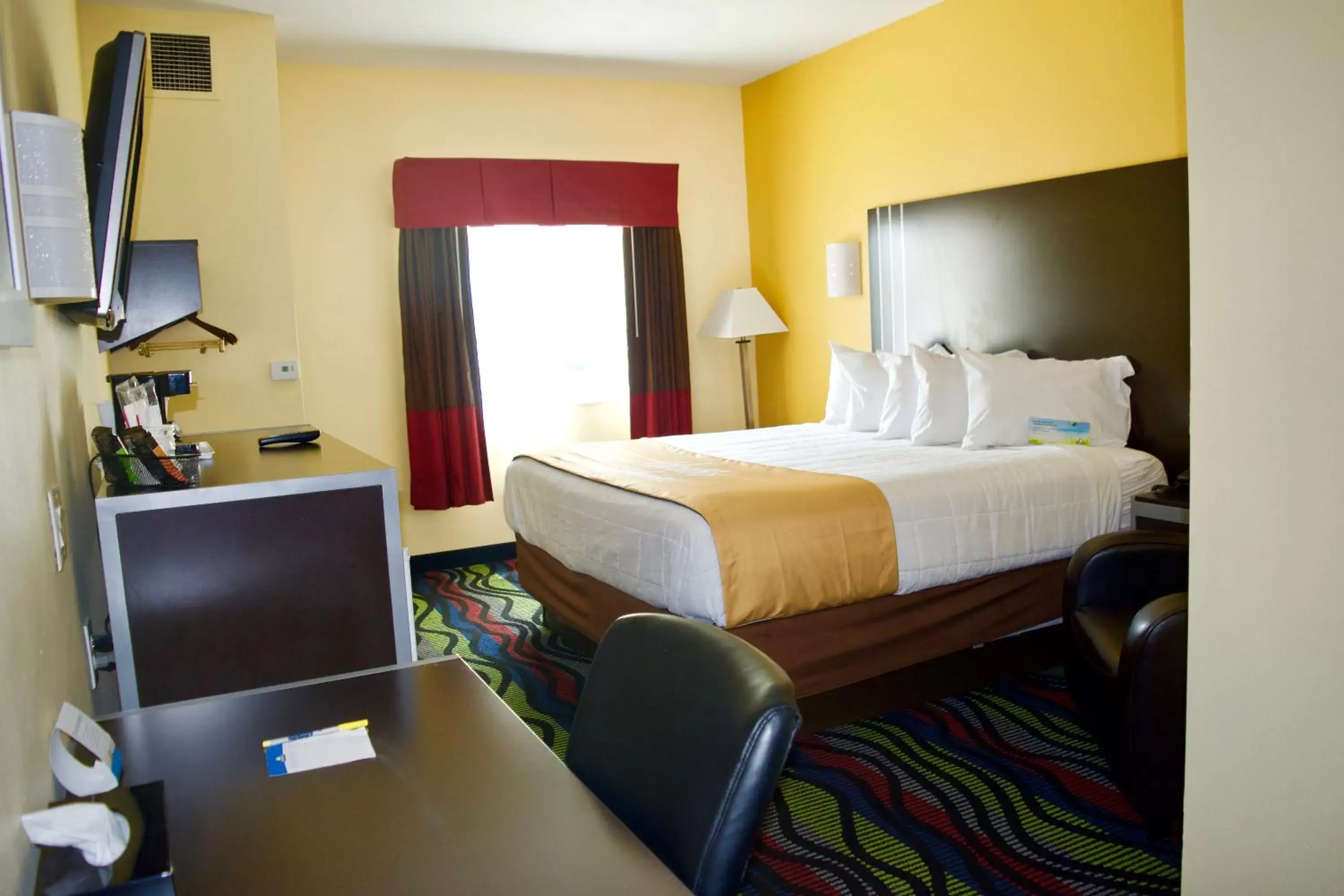 Photo of the whole room, Bed in Days Inn & Suites by Wyndham Augusta Near Fort Gordon