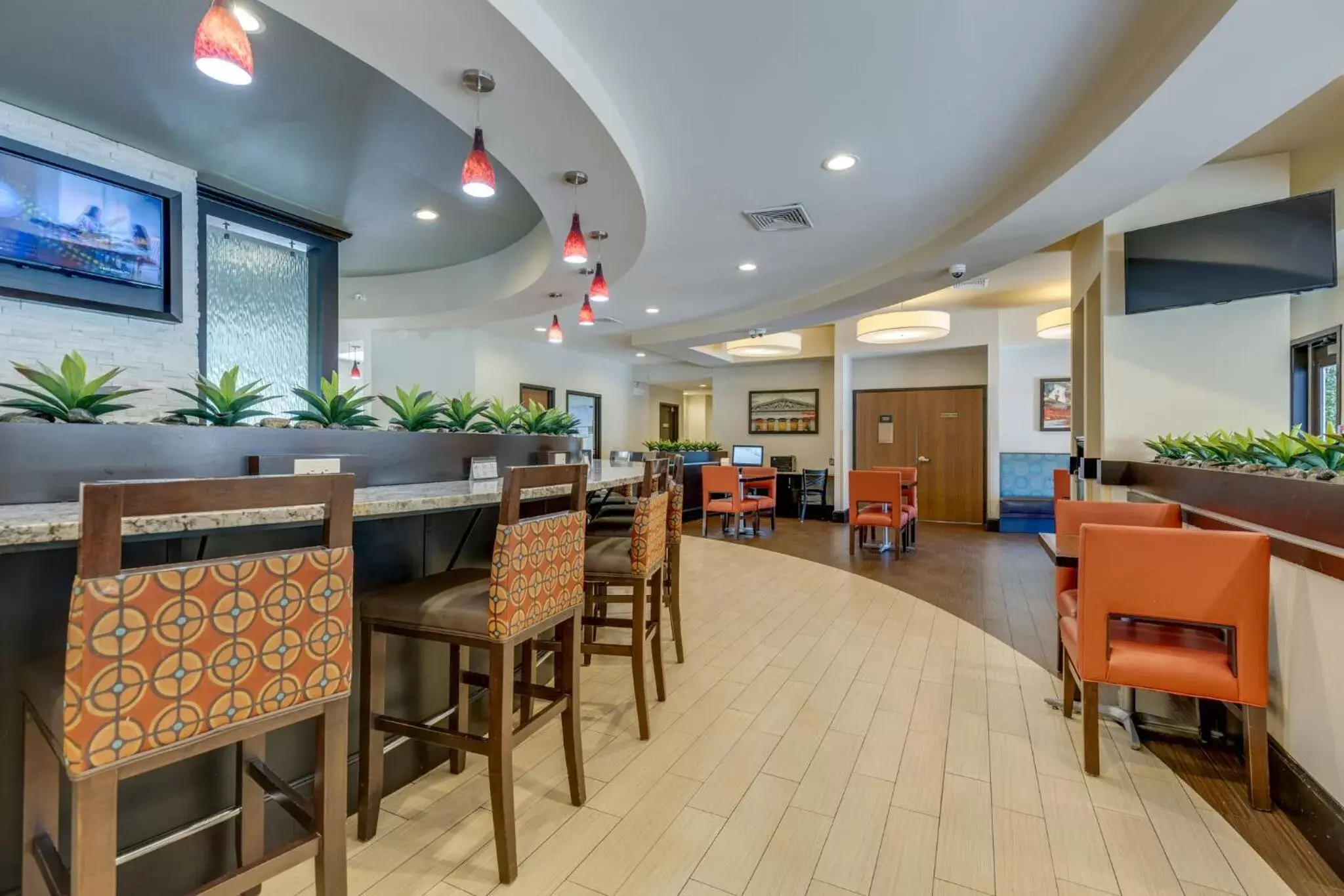 Restaurant/Places to Eat in Club Hotel Nashville Inn & Suites