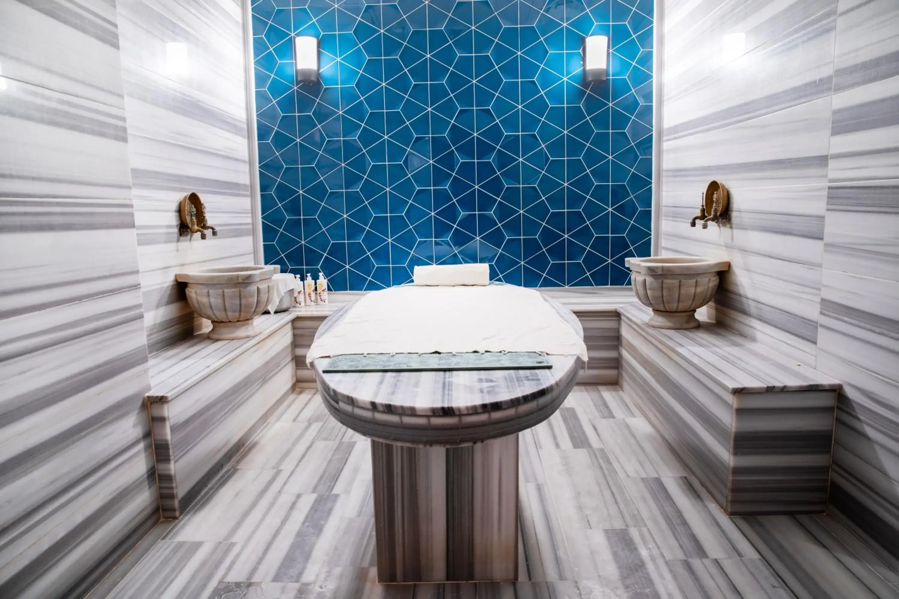 Public Bath, Bathroom in Grand Aras Hotel & Suites